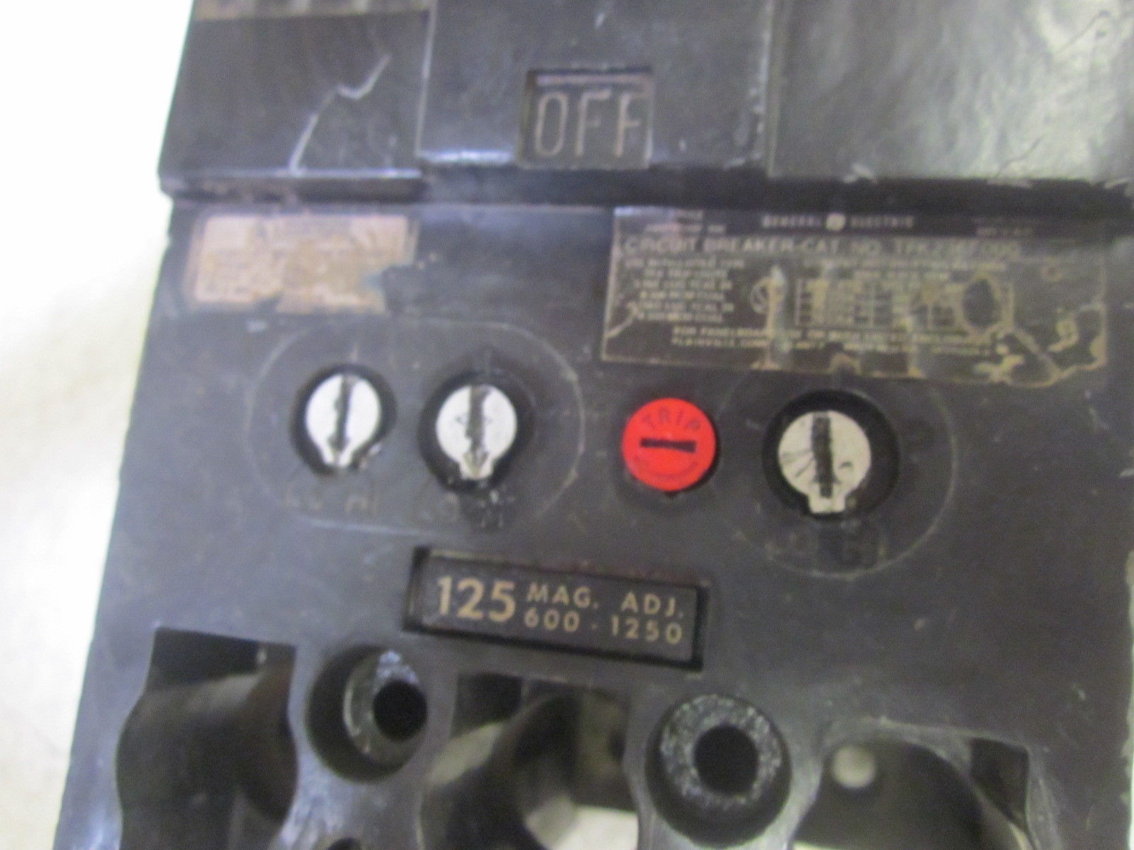 GENERAL ELECTRIC TFK236F000 3POLE 225AMP 600V CIRCUIT BREAKER 125 A TRIP UNMP