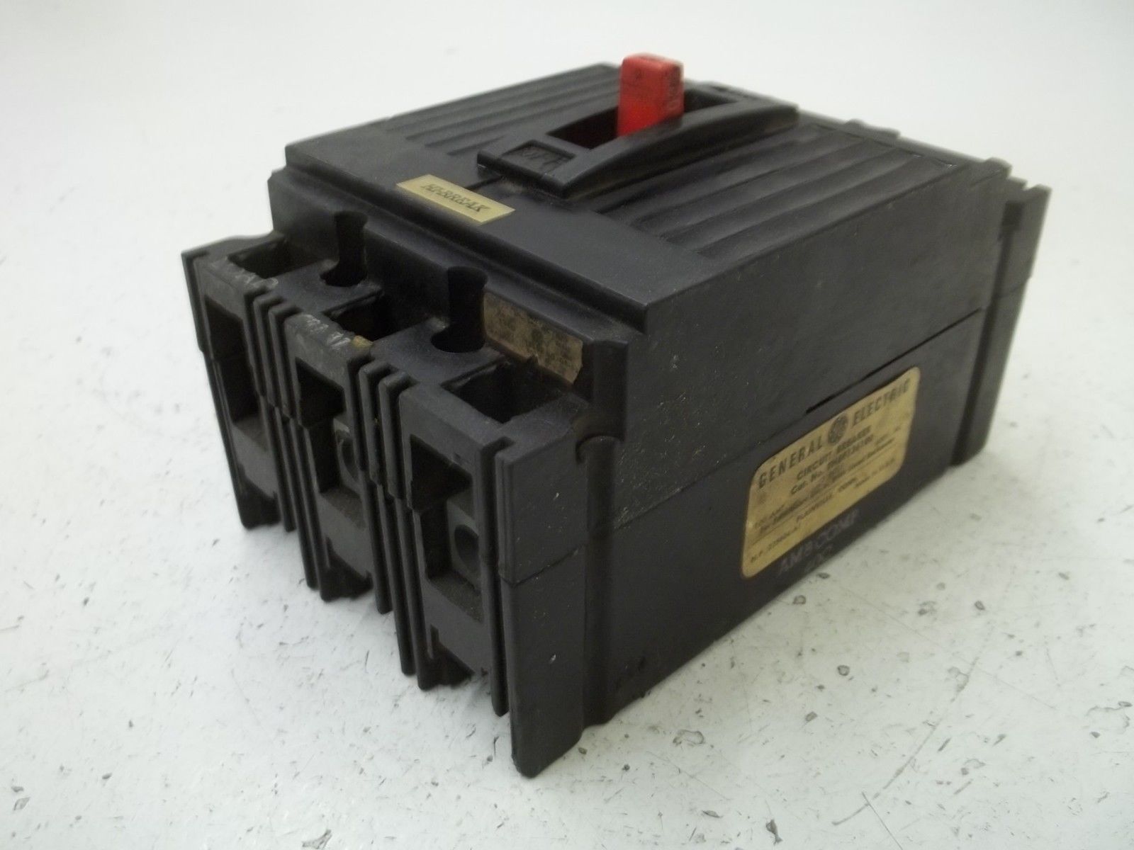 GENERAL ELECTRIC THEF136100 CIRCUIT BREAKER UNMP