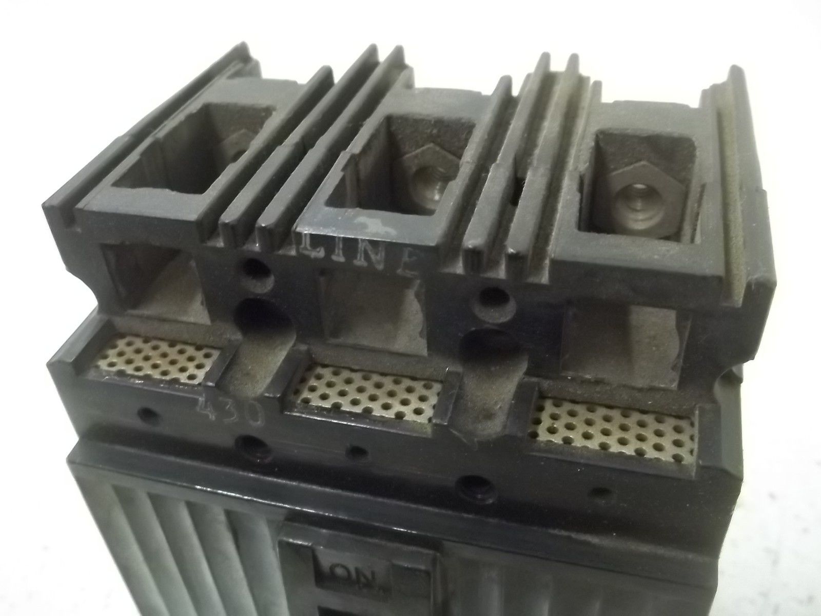 GENERAL ELECTRIC THEF136100 CIRCUIT BREAKER UNMP