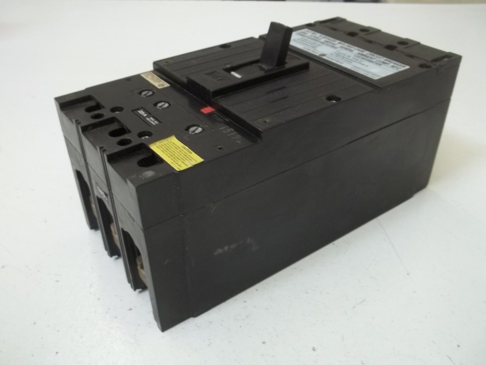 GENERAL ELECTRIC TLB234225 MOLDED CASE CIRCUIT BREAKER UNMP
