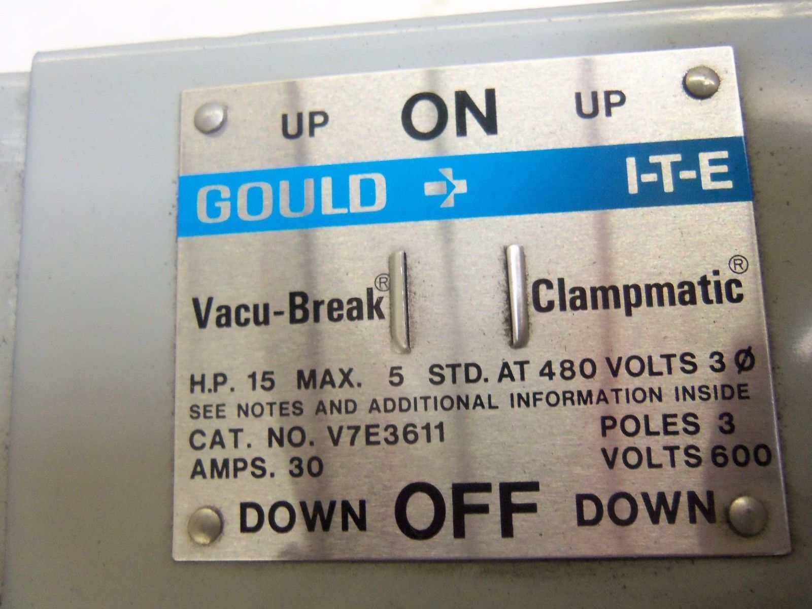 I-T-E CLAMPMATIC V7E3611 VACU-BREAK SWITCH (AS PICTURED) UNMP
