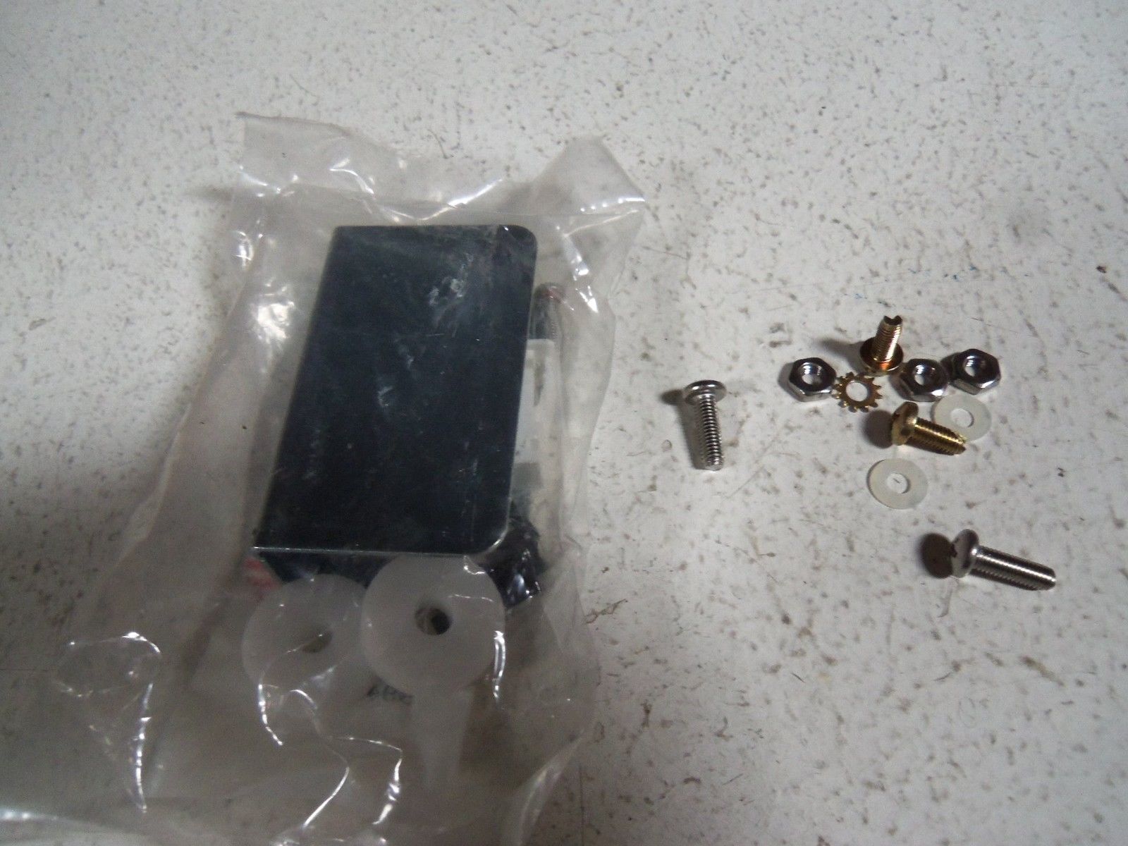 HOFFMAN 99411-204 HARDWARE MOUNTING KIT (AS PICTURED) NSMP