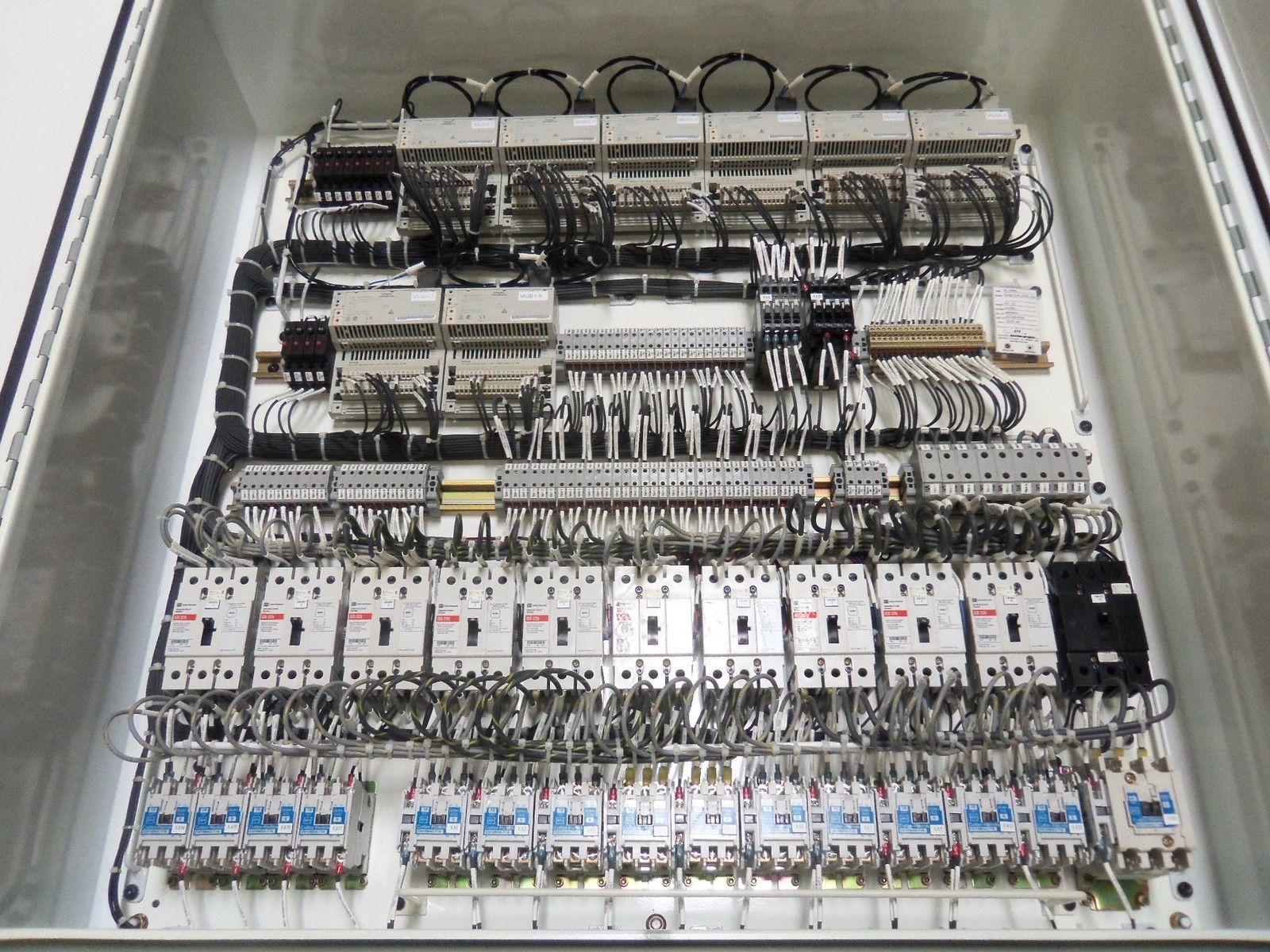 HOFFMAN A-424212WFLP WITH CUTLER HAMMER AND SCHNEIDER AUTOMATIO NSNP