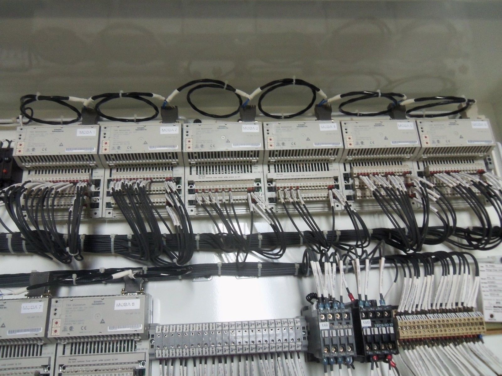 HOFFMAN A-424212WFLP WITH CUTLER HAMMER AND SCHNEIDER AUTOMATIO NSNP
