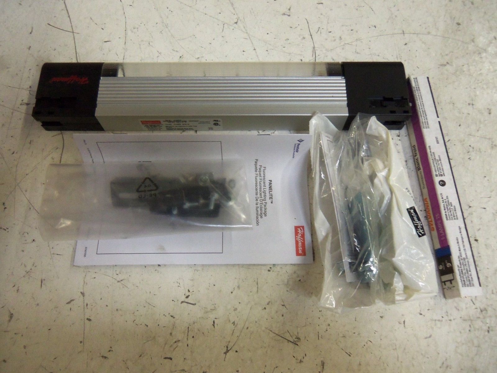 HOFFMAN LF120V15 FLUORESCENT LIGHT *NEW IN BOX*