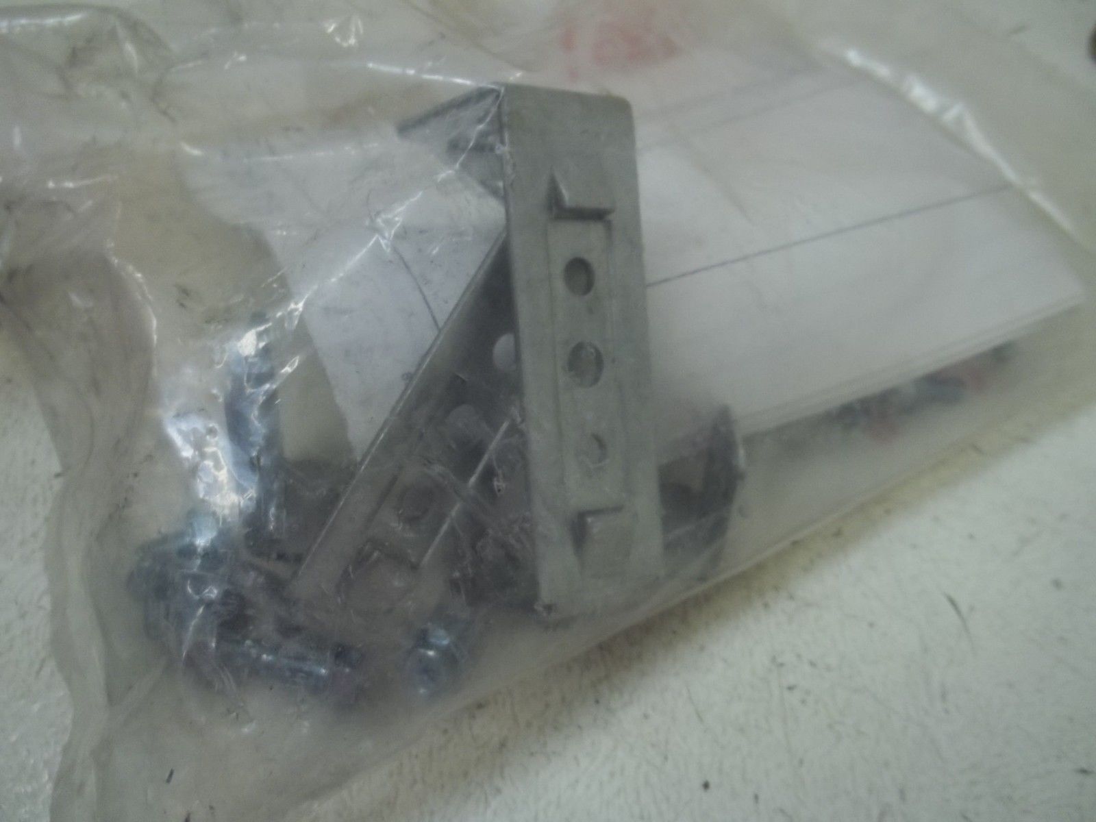 HOFFMAN PGH3S5 THREE HOLE STRAP NSMP