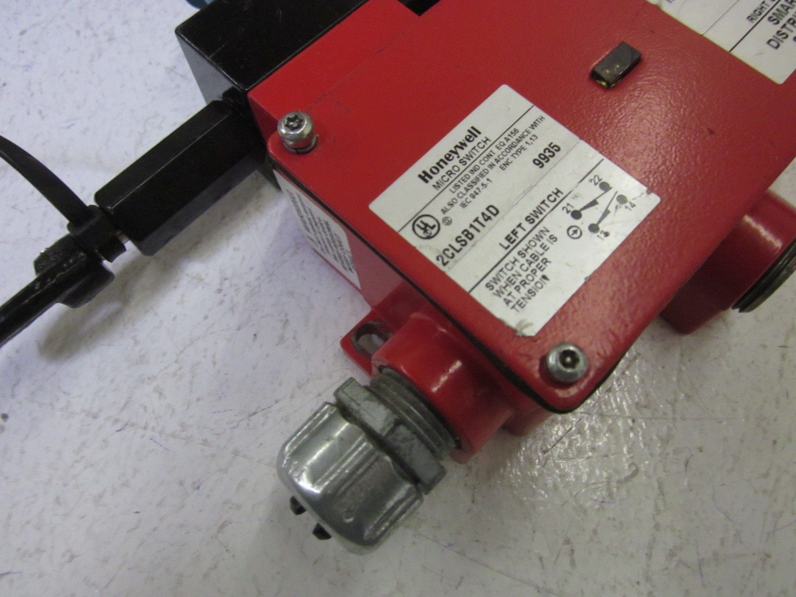 HONEYWELL 2CLSB1T4D CABLE PULL LIMIT SWITCH UNMP