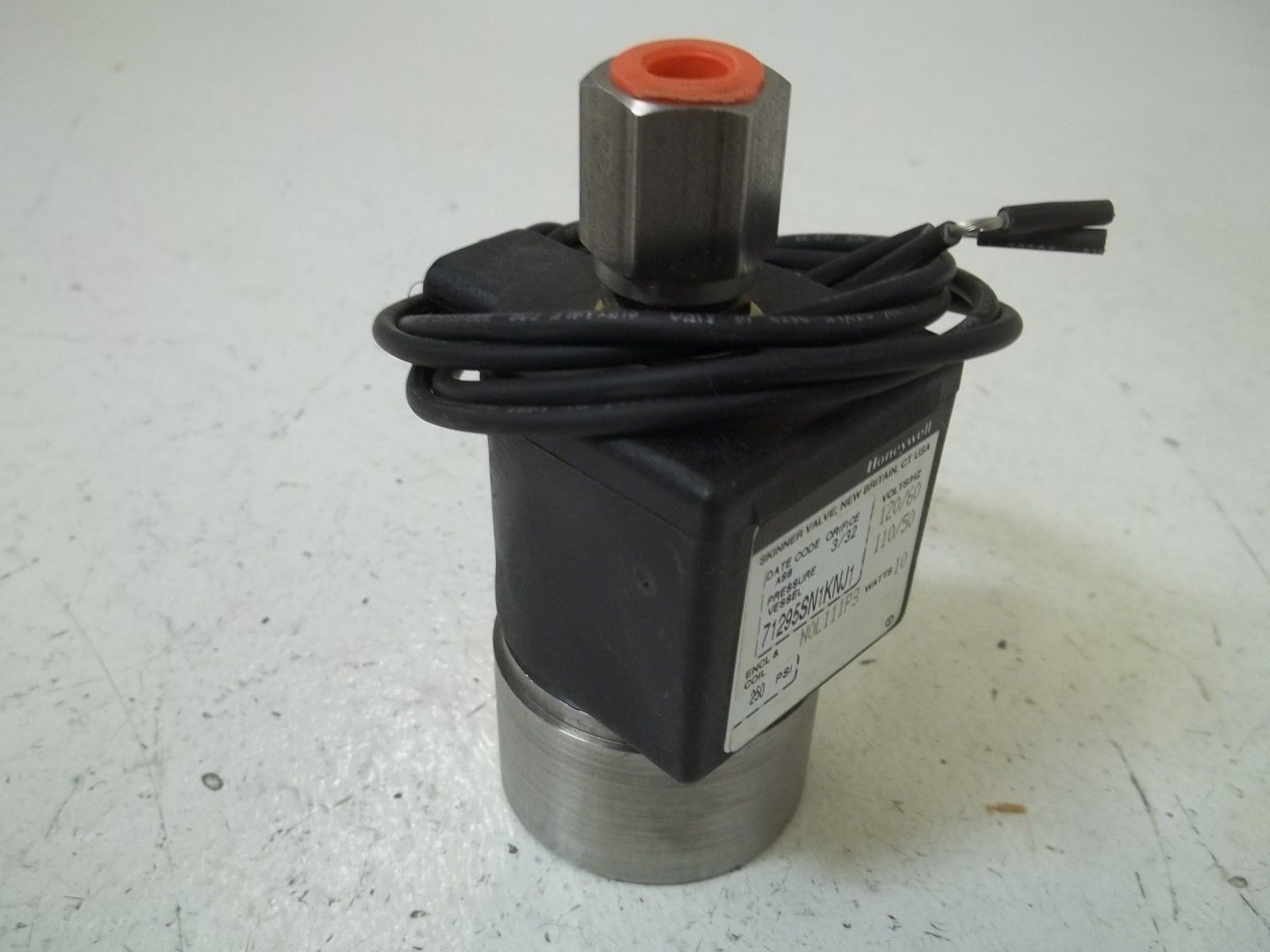 HONEYWELL 71295SN1KNJ1N0L111P3 SOLENOID VALVE NSMP