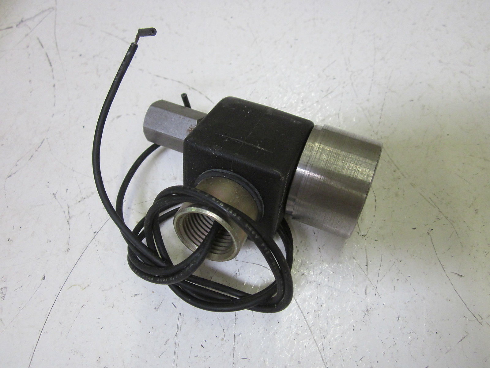 HONEYWELL 71295SN2KNJ1N0C111P3 SKINNER SOLENOID VALVE 120V UNMP