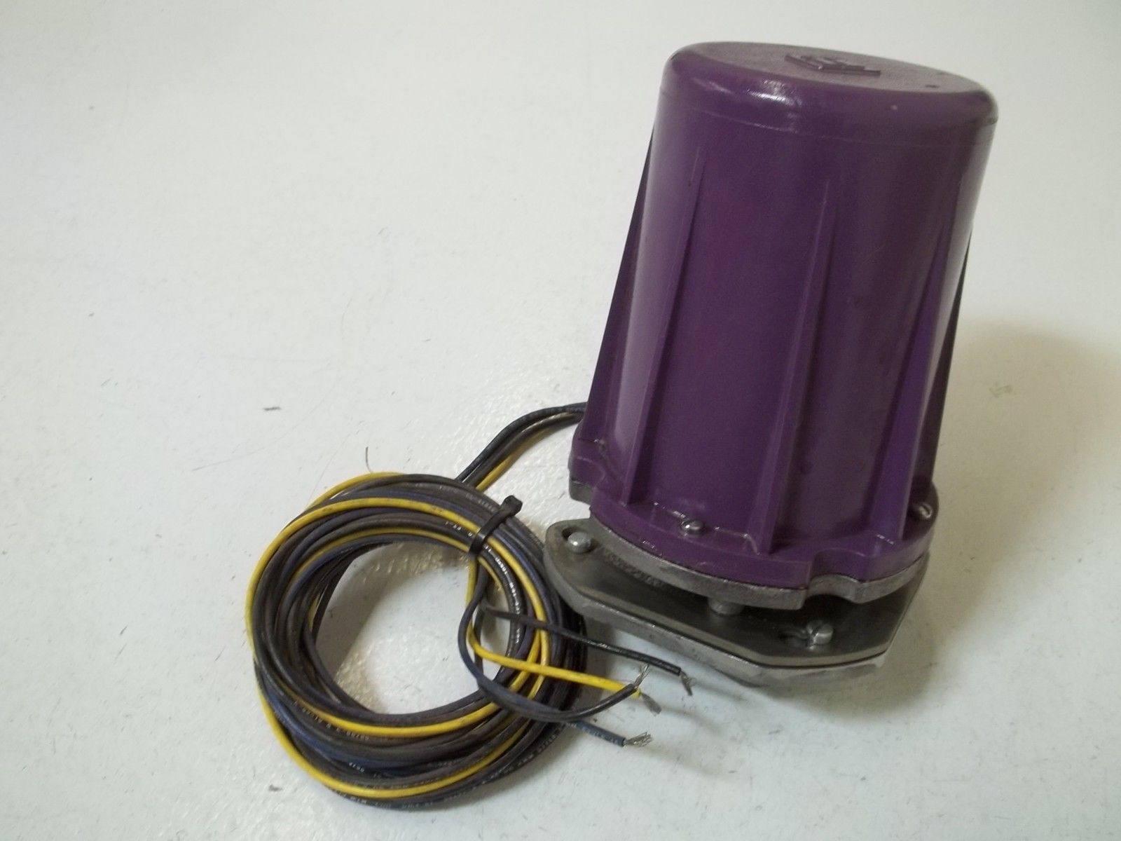 HONEYWELL C7012A1160 ULTRAVIOLET FLAME SENSOR DETECTOR *USED*