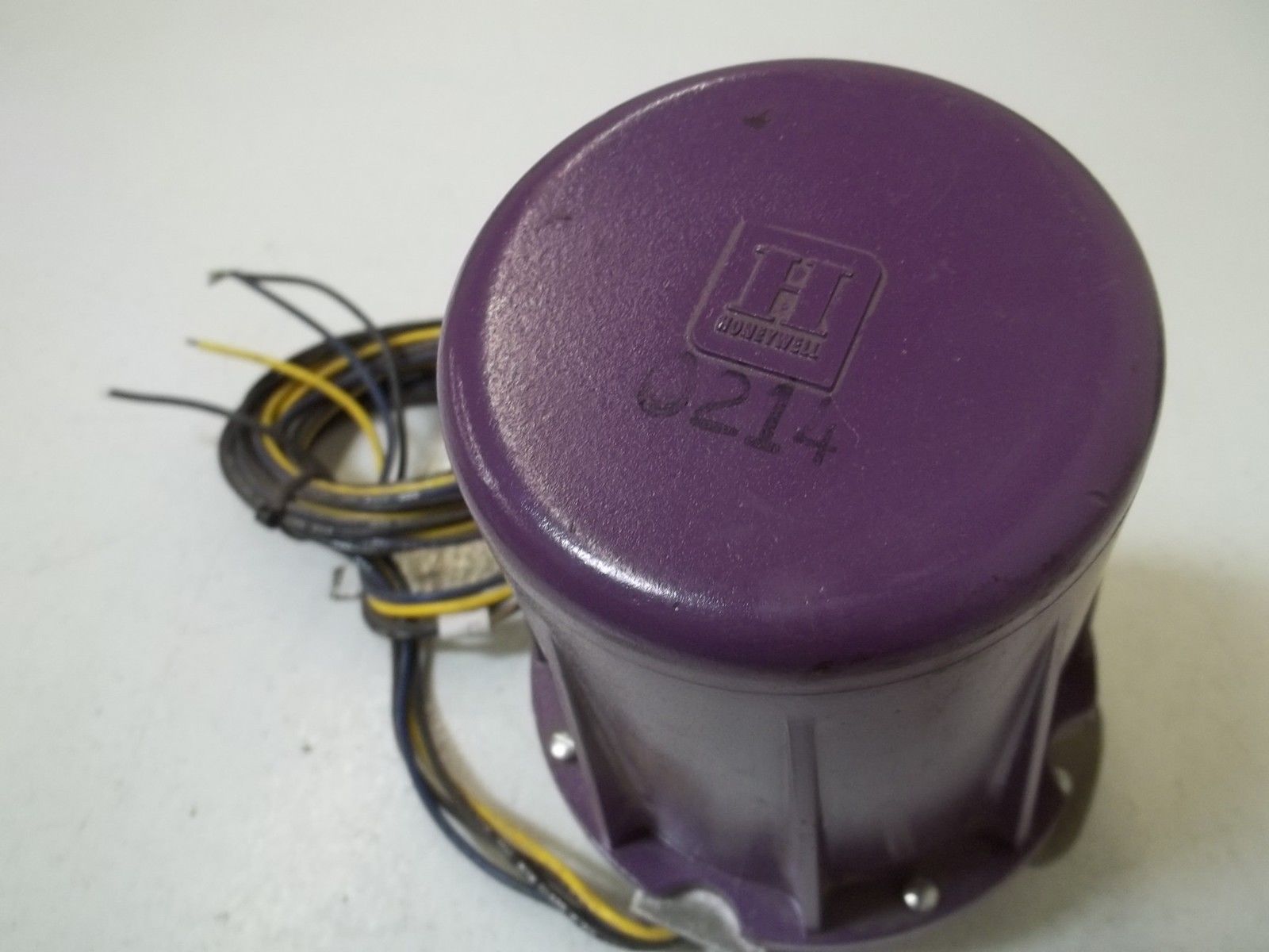 HONEYWELL C7012A1160 ULTRAVIOLET FLAME SENSOR DETECTOR *USED*