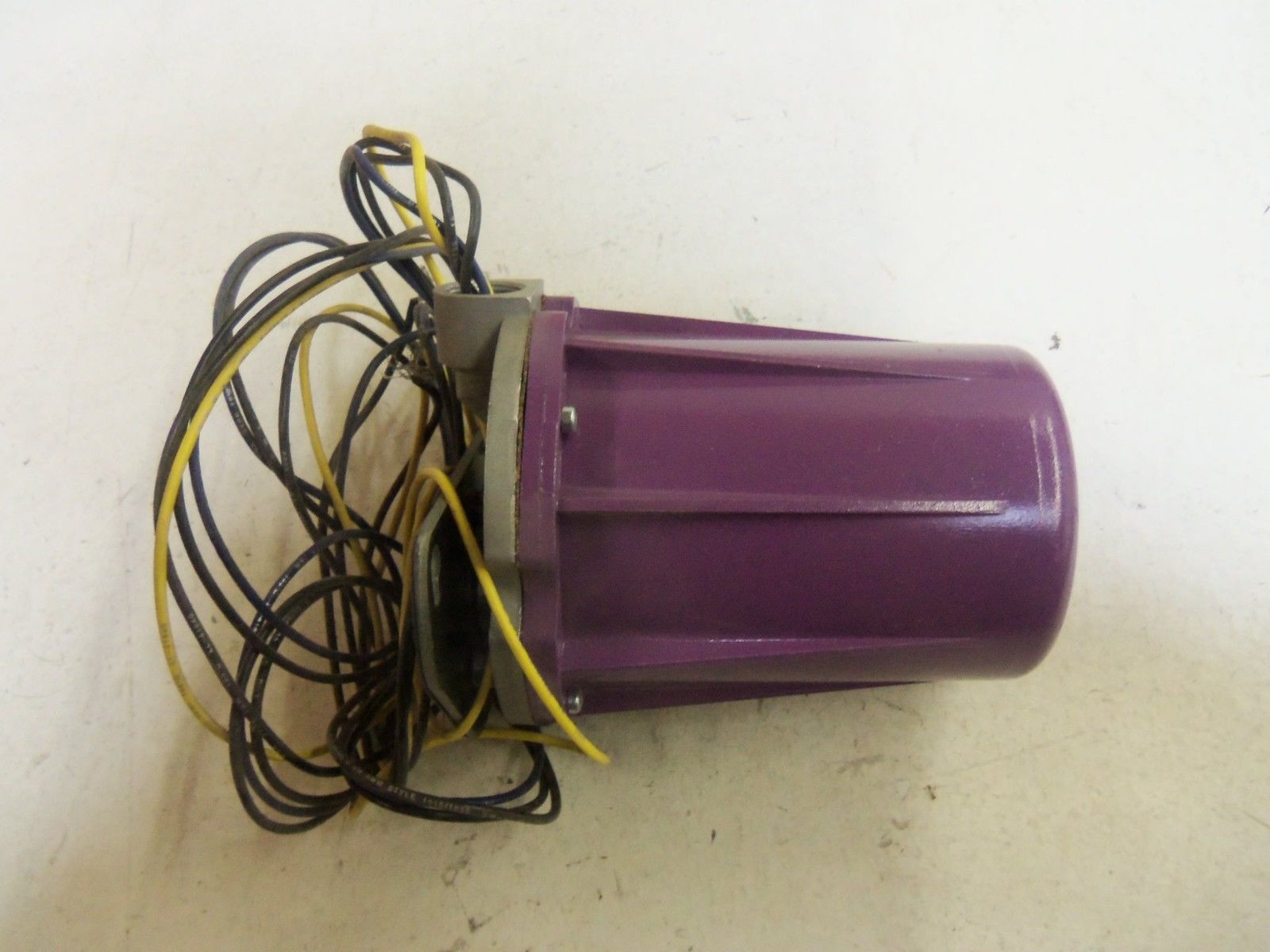 HONEYWELL C7012A1160 ULTRAVIOLET FLAME SENSOR DETECTOR *NEW IN BOX*