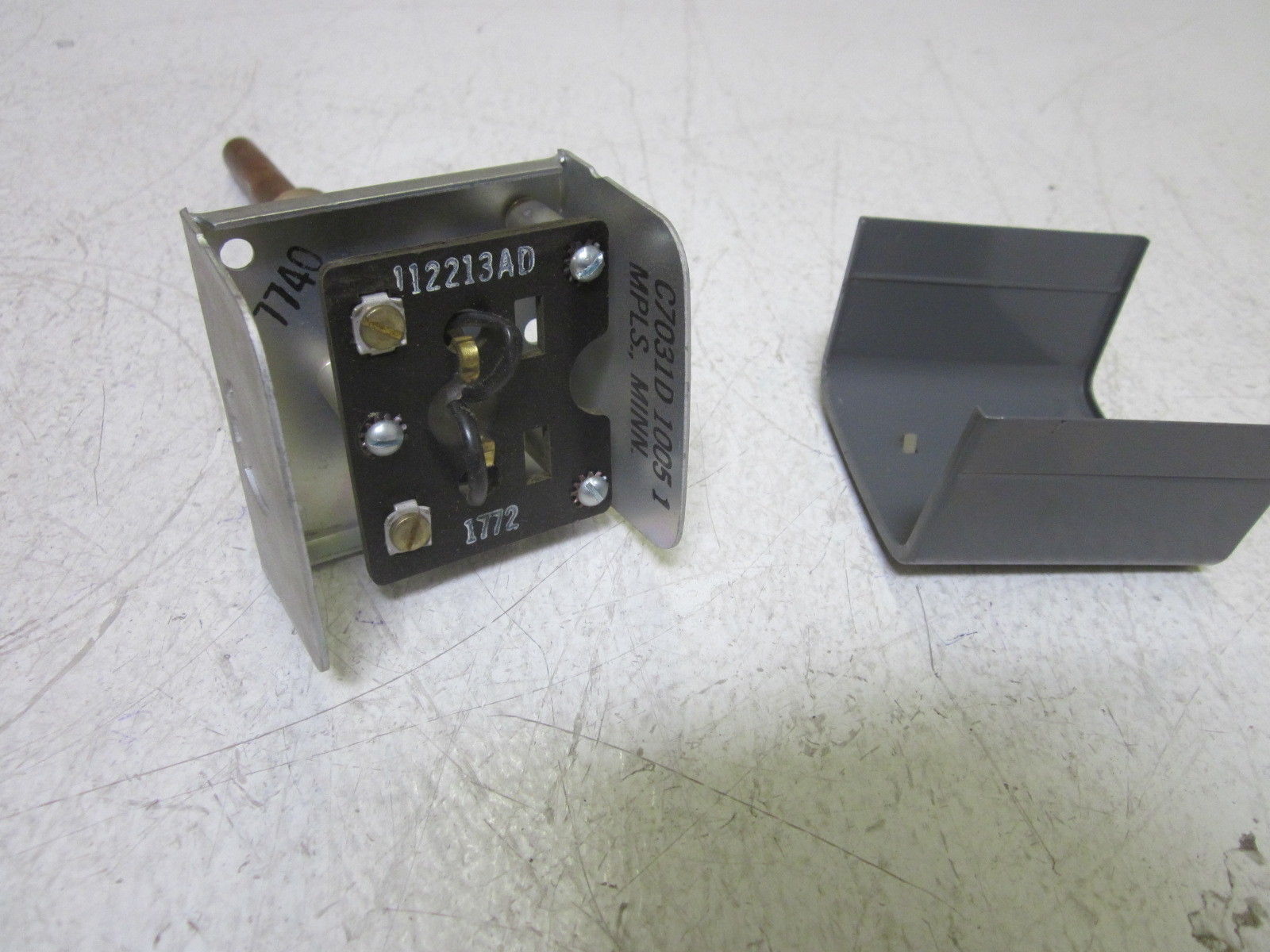 HONEYWELL C7031D 1005 MOISTURE PROOF 3" SENSOR UNMP
