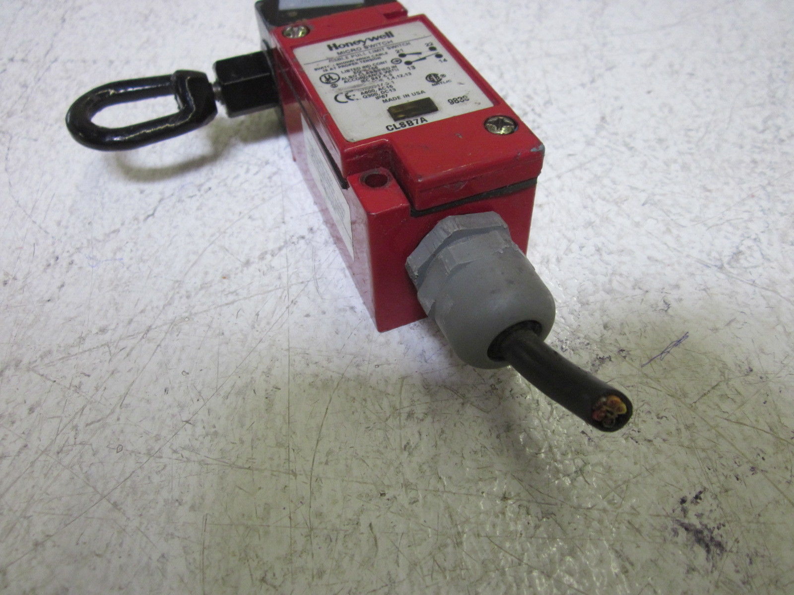 HONEYWELL CLSB7A CABLE PULL LIMIT SWITCH UNMP