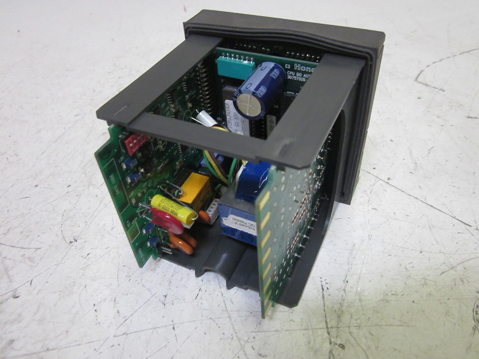 HONEYWELL DC200H-0-000-100000-0 TEMPERATURE CONTROLLER (NO ENCLOSURE) UNMP