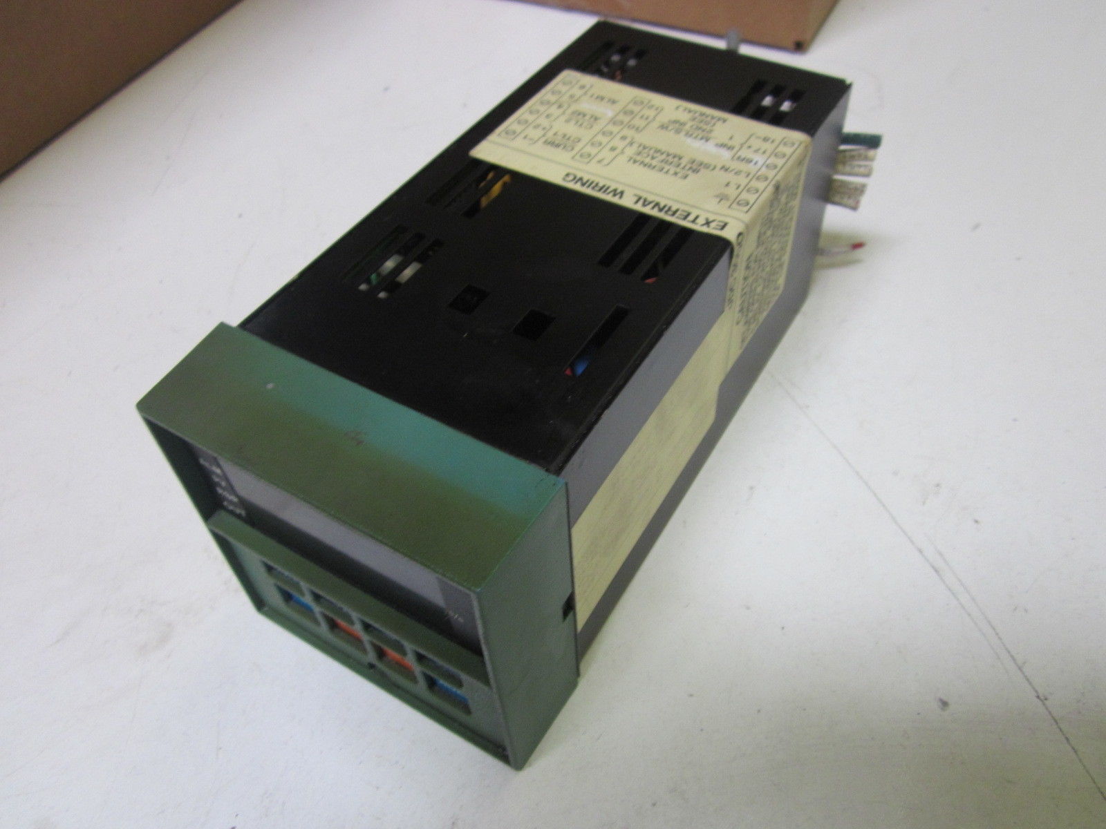 HONEYWELL DC3002-0-30A-1-C3OO-O11 UNMP