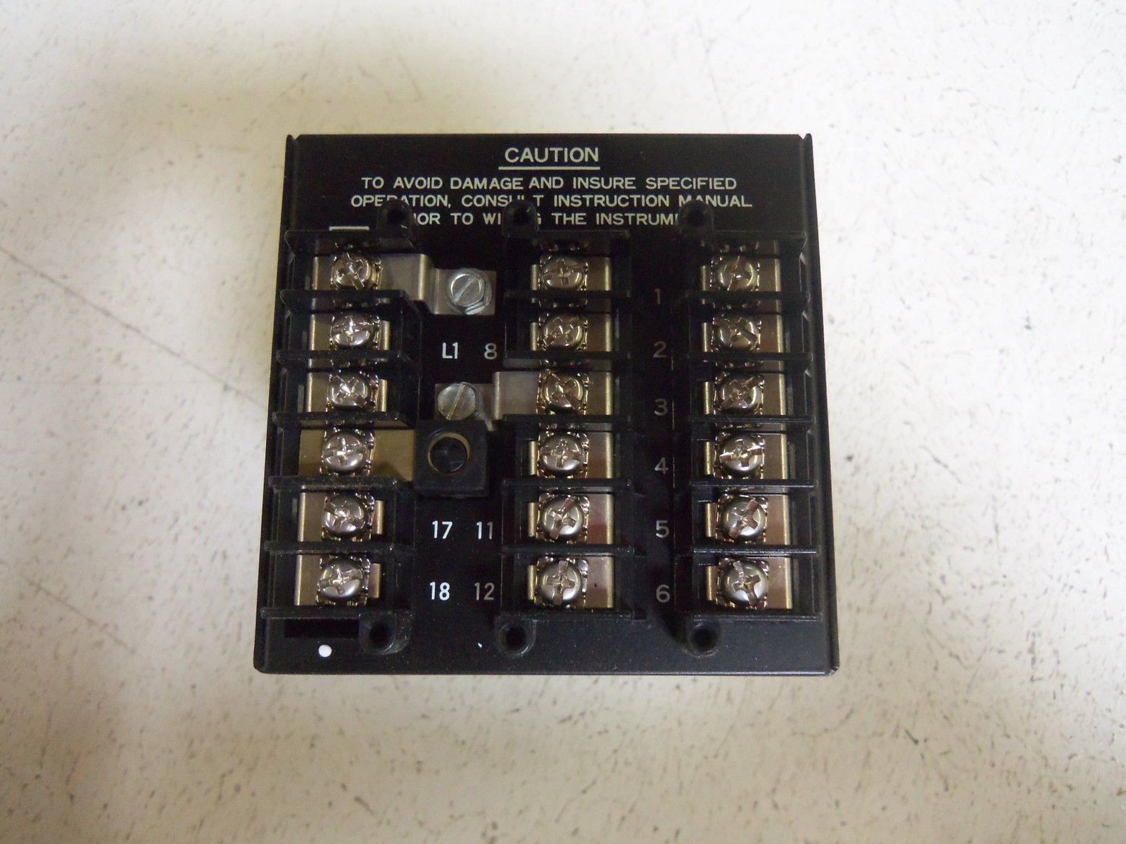 HONEYWELL DC3002-0-20A-1-00-0111 TEMPERATURE CONTROLLER UNMP