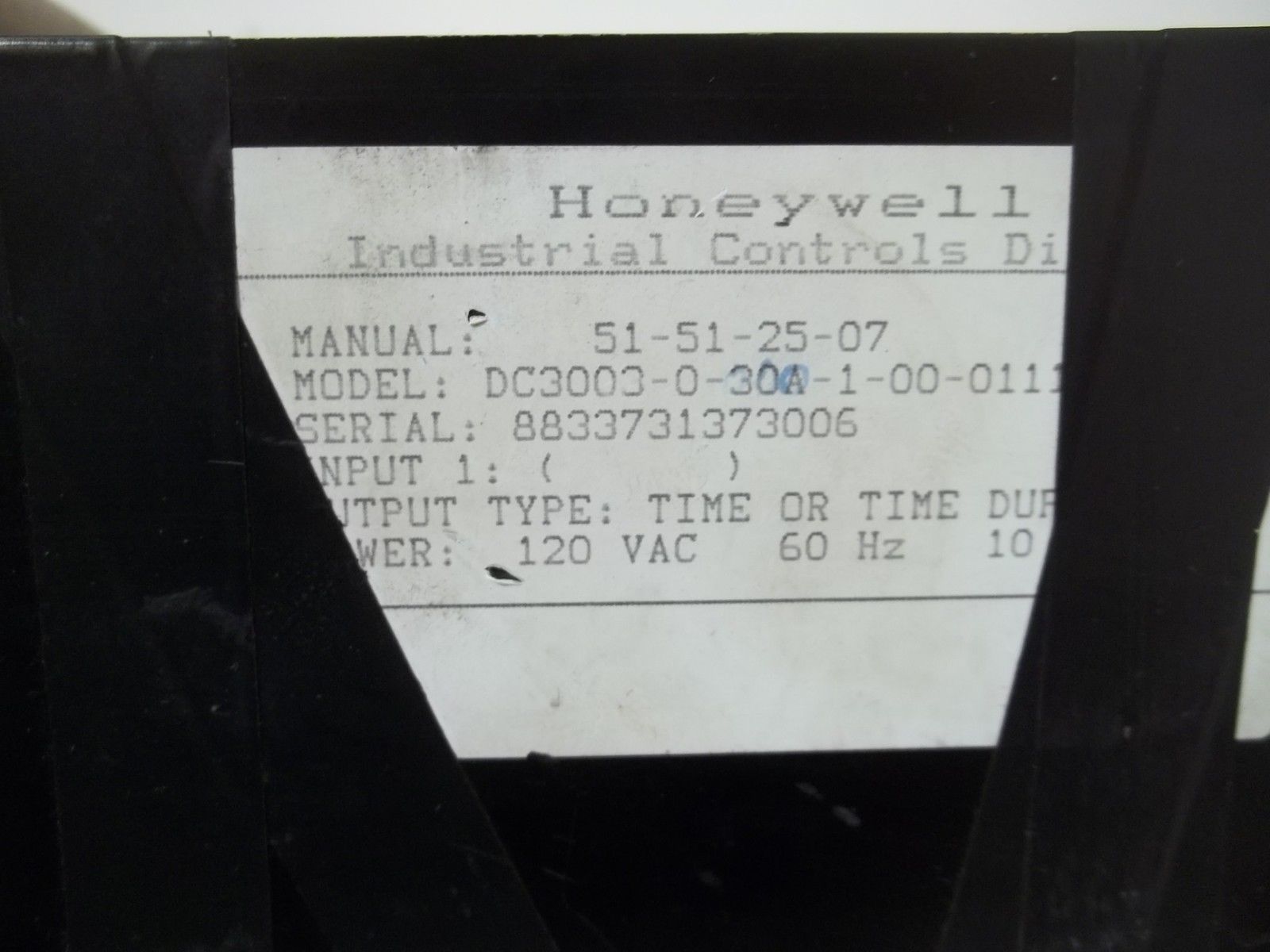 HONEYWELL DC3003-0-30A-1-00-0111 TEMPERATURE CONTROLLER UNMP