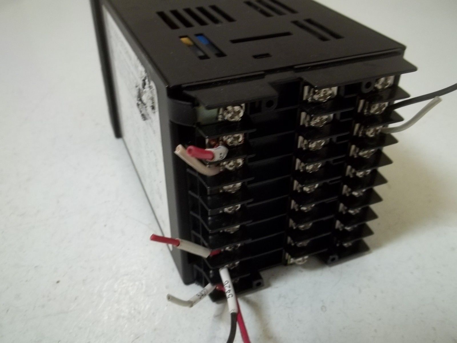 HONEYWELL DC330E-KE-203-21-0A0000-00-0 TEMPERATURE CONTROLLER UNMP