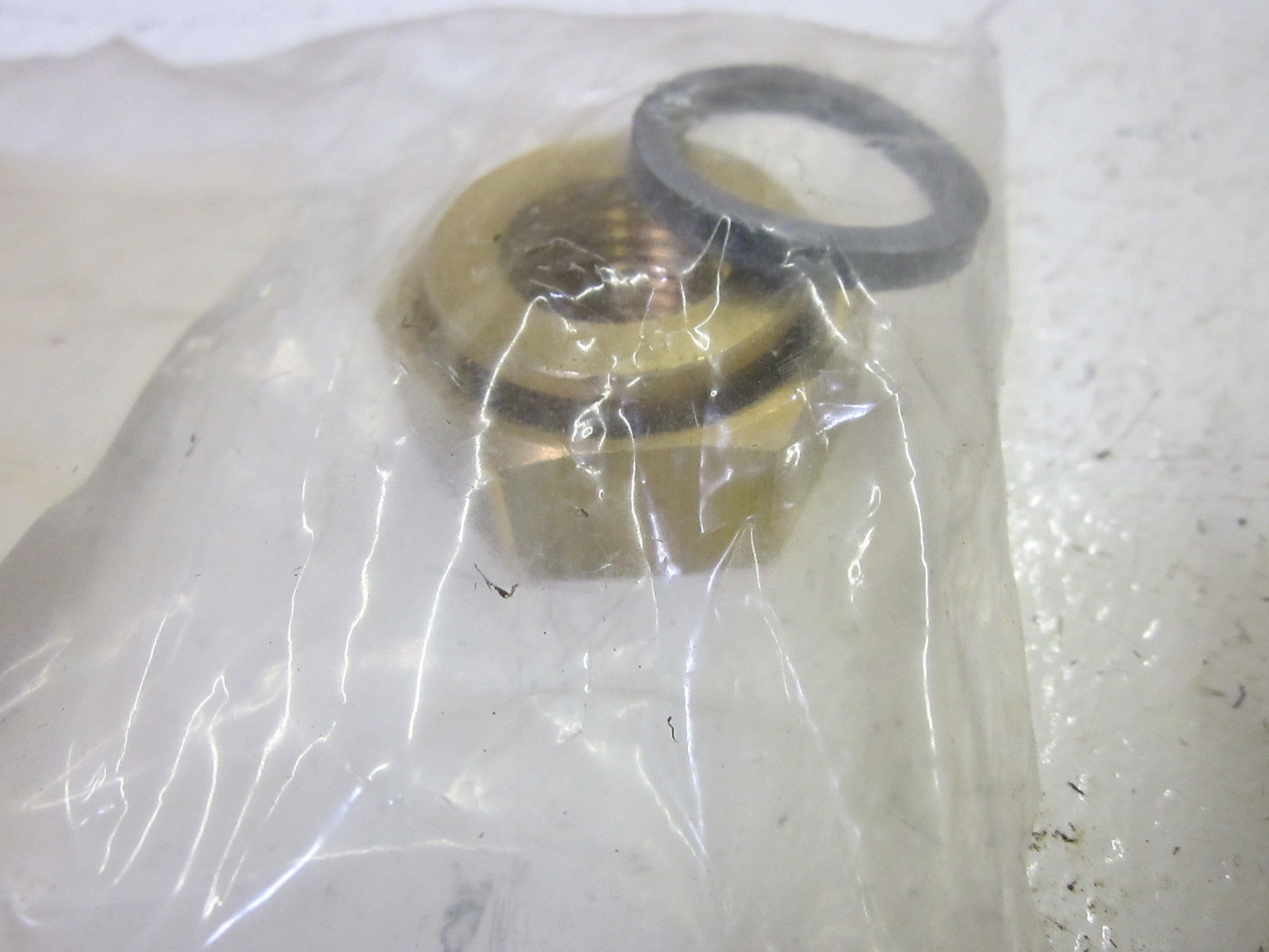 HONEYWELL DS05G 1002 DIAL SET PRESSURE REGULATOR 1/2" *NEW IN BOX*