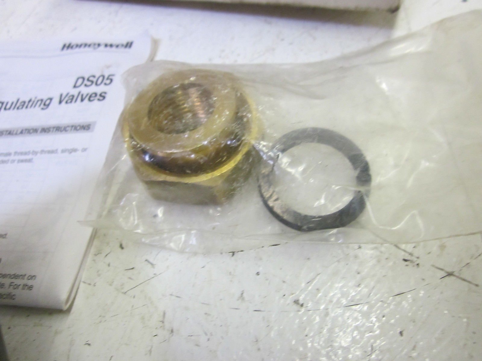 HONEYWELL DS05G 1002 DIAL SET PRESSURE REGULATOR 1/2" *NEW IN BOX*