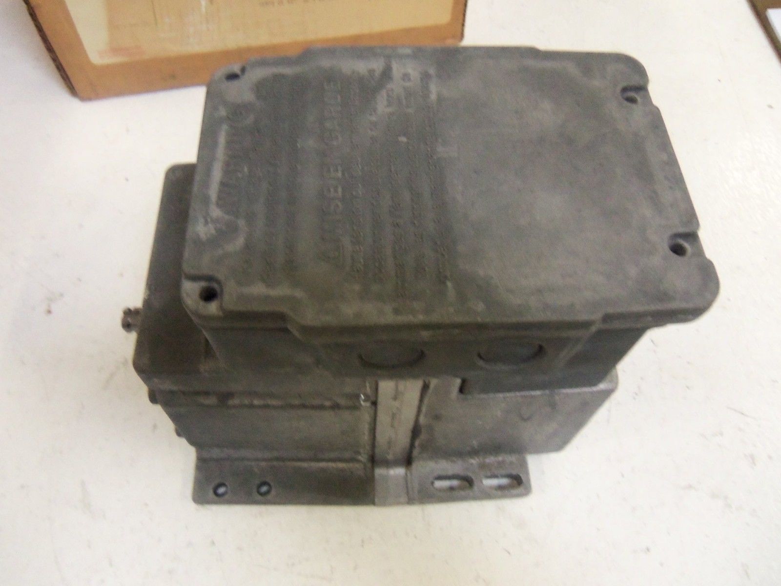 HONEYWELL M9185D4008 (MISSING TOP OF BOX) *NEW IN BOX*