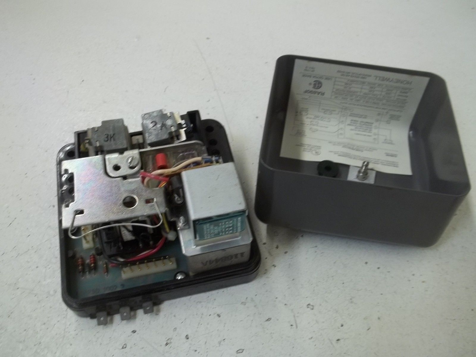 HONEYWELL RA795D 1002 PROTECTOR RELAY UNMP