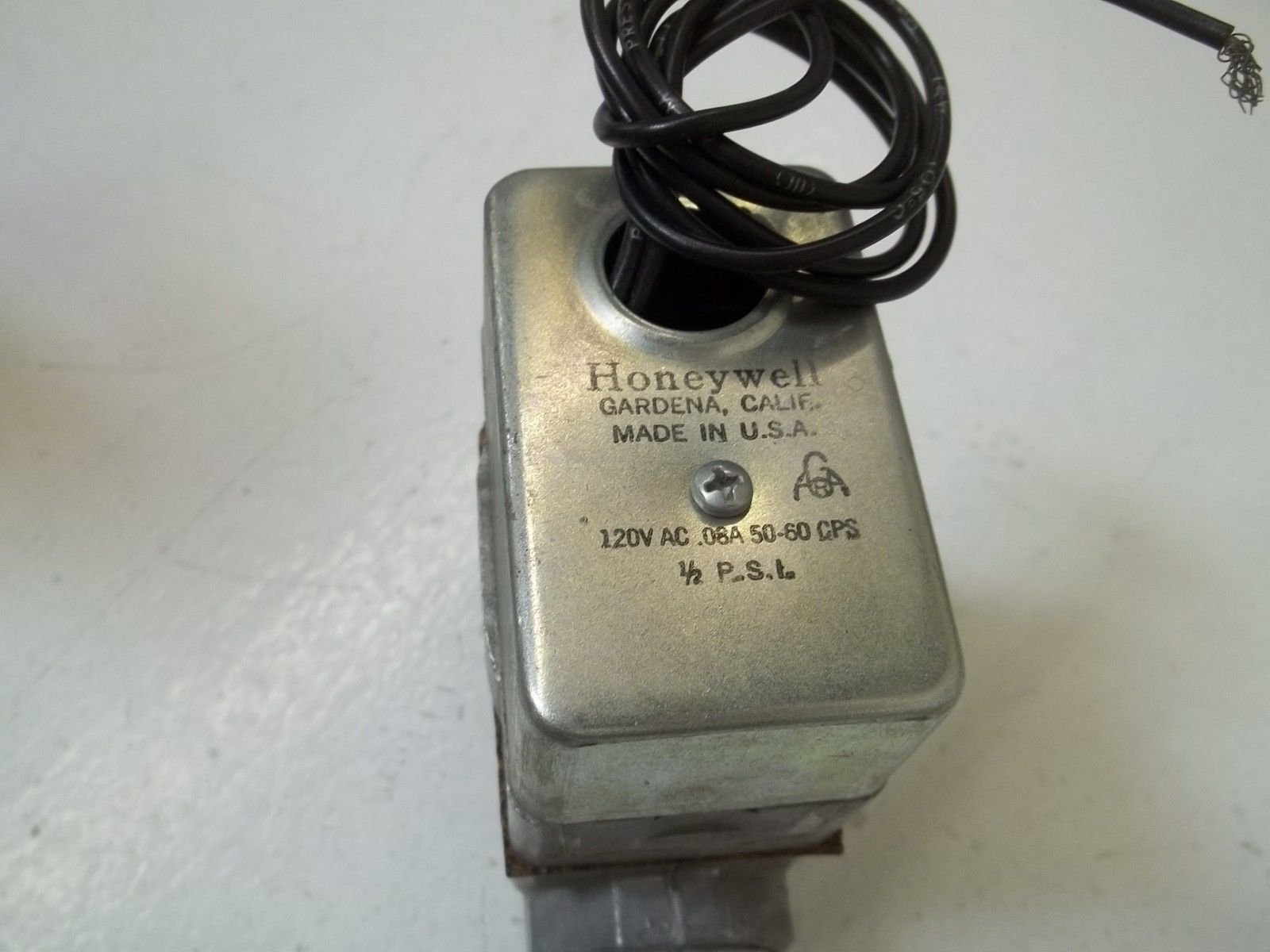 HONEYWELL V4202A 1033 AUTOMATIC GAS VALVE UNMP