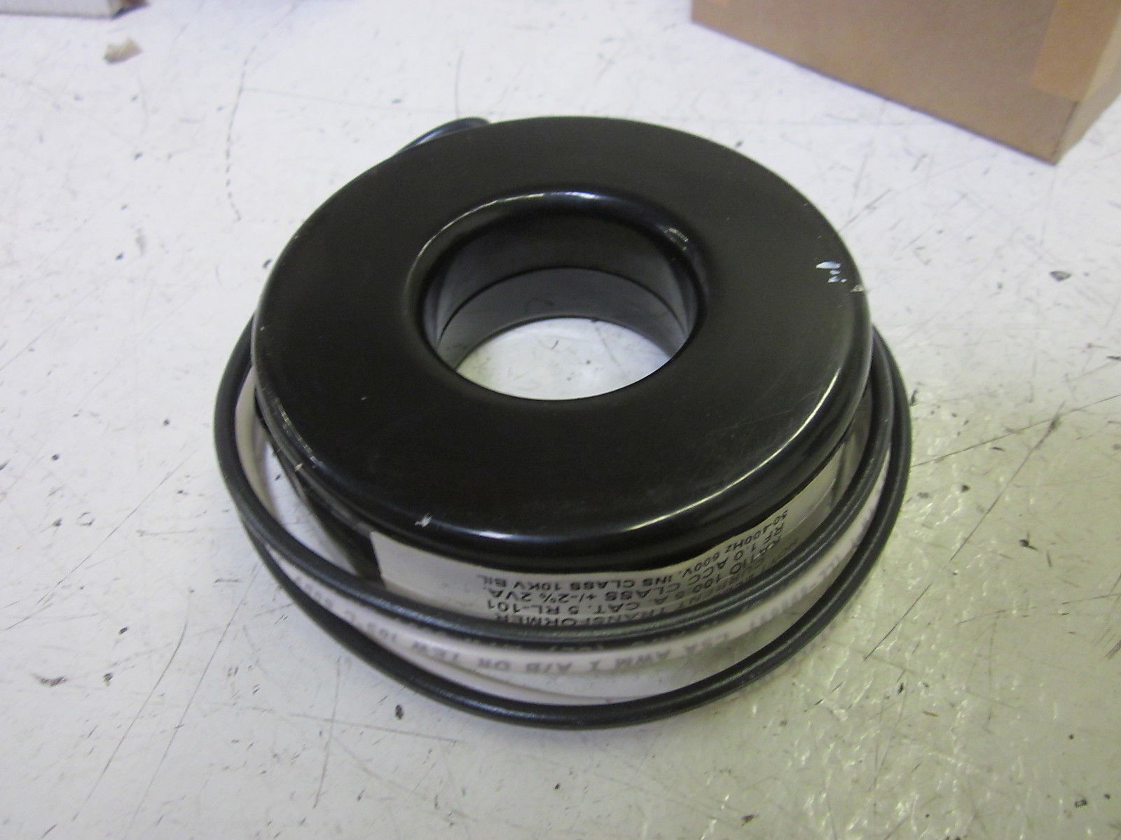 HOYT ELECTRICAL  5RL-101 CURRENT TRANSFORMER RATIO 100:5 A 600V NSMP