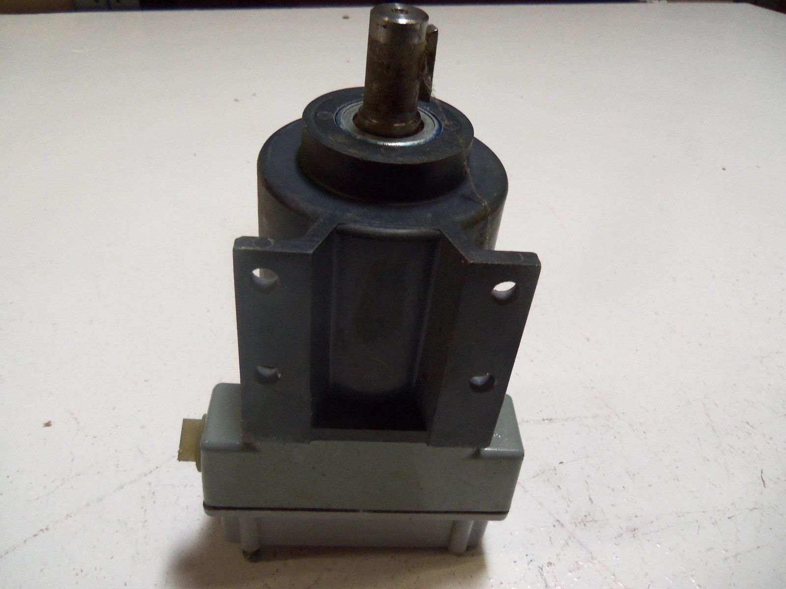 HUBBEL 2210-132CC15 SPEED SWITCH UNMP