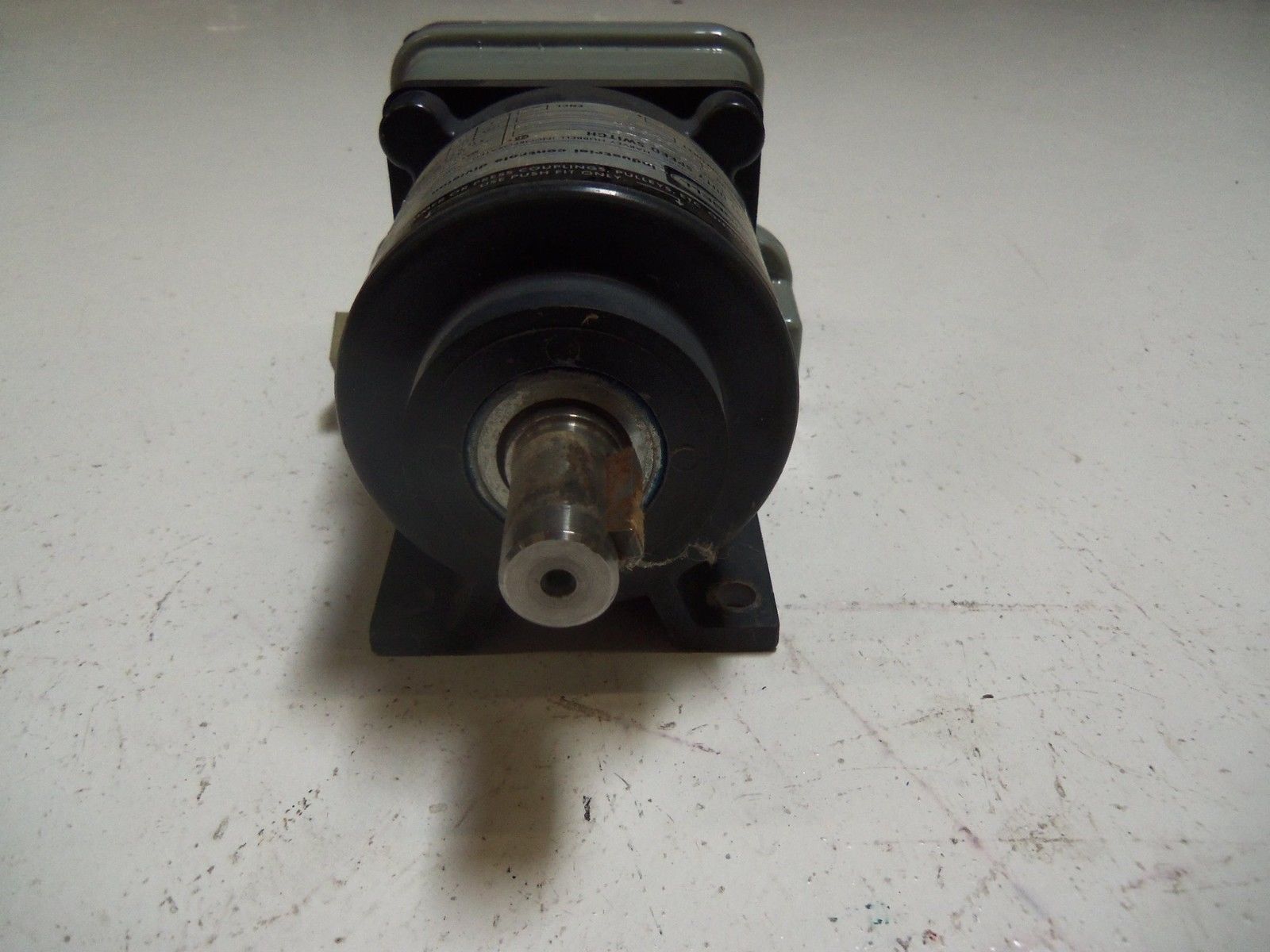 HUBBEL 2210-132CC15 SPEED SWITCH UNMP