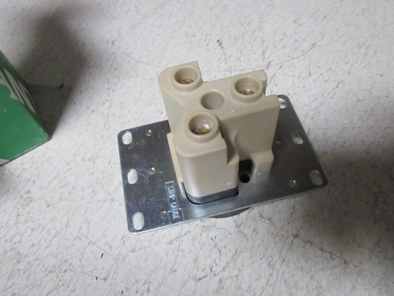 HUBBELL / BRYANT 9630FR 250V FLUSH RECEPTACLE  NSMP