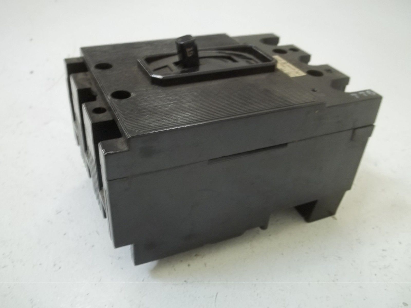 I-T-E EH3-M015 CIRCUIT BREAKER UNMP