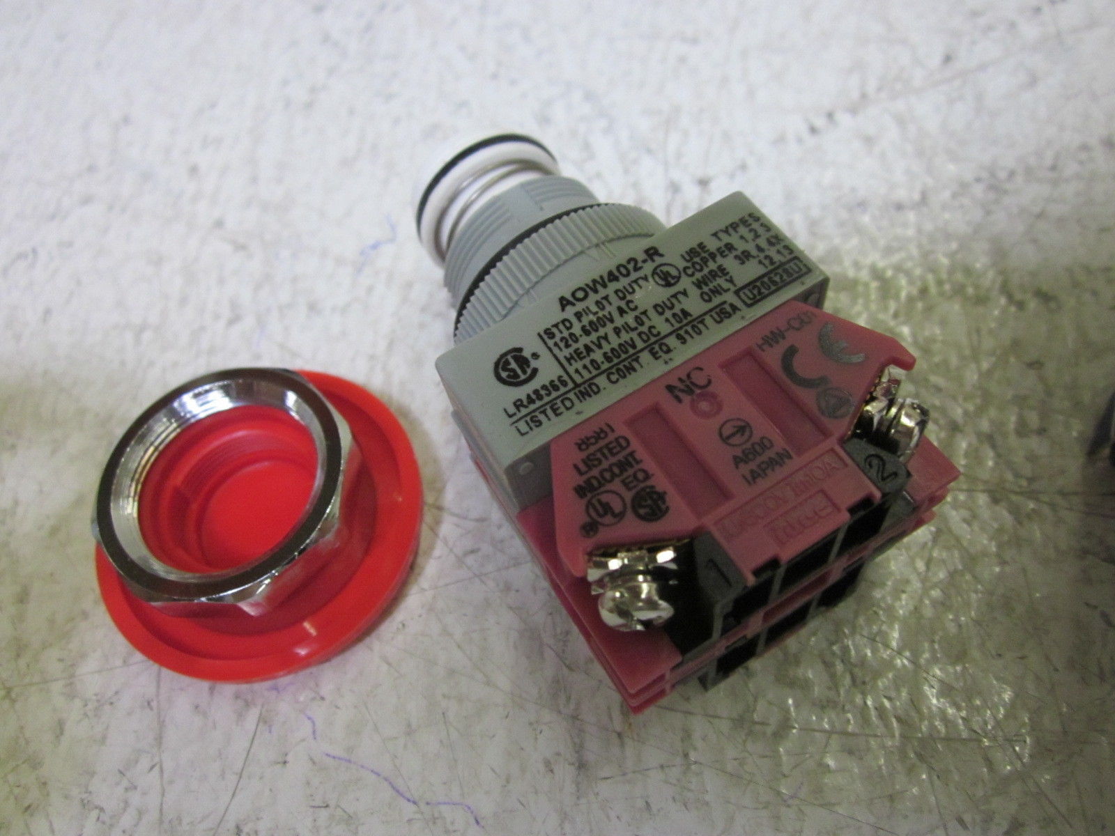 IDEC AOW402-R PUSH BUTTON SWITCH  NSMP