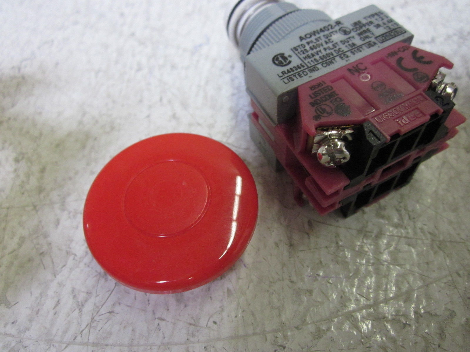 IDEC AOW402-R PUSH BUTTON SWITCH  NSMP