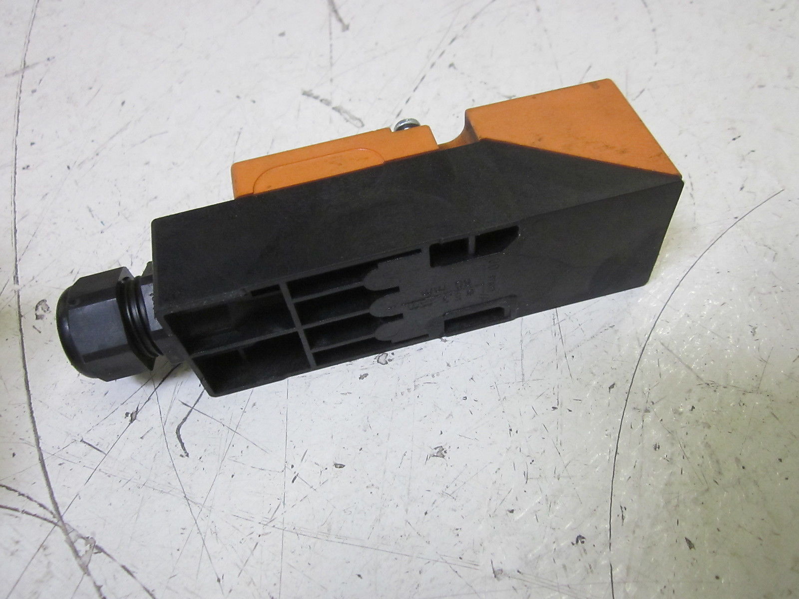 IFM EFECTOR IM0013 PROXIMTY SWITCH  UNMP