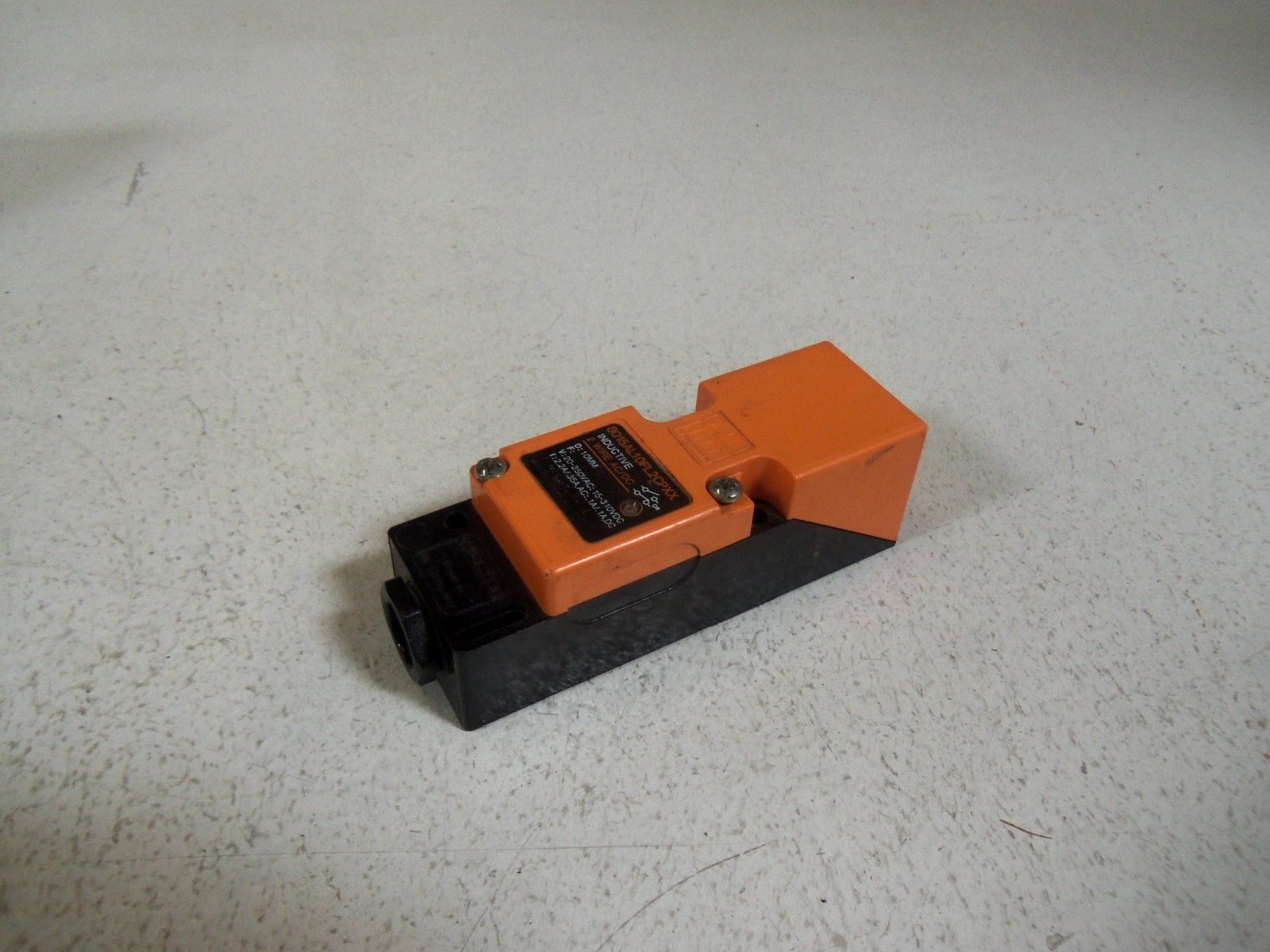 IFM INDUCTIVE PROXIMITY SWITCH 8015AL10FL2CPXX UNMP