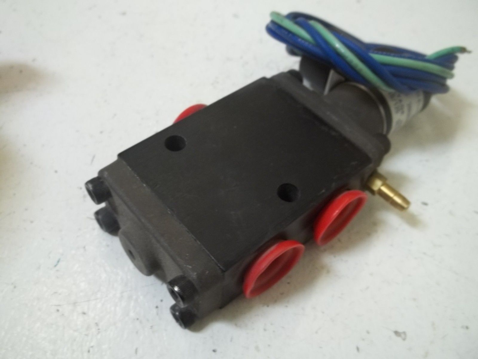 I.S.I. FLUID POWER INC. 375-02-087-65XQ VALVE 30 TO150 PSI UNMP