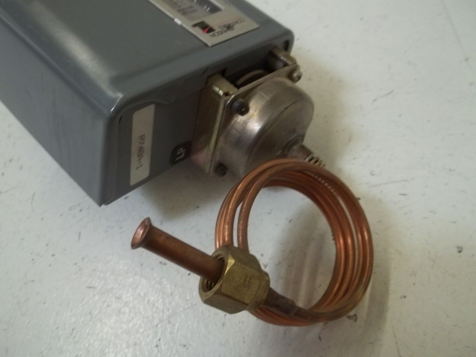 JOHNSON CONTROLS P74BA-1 DIFFERENTIAL PRESSURE CONTROL UNMP