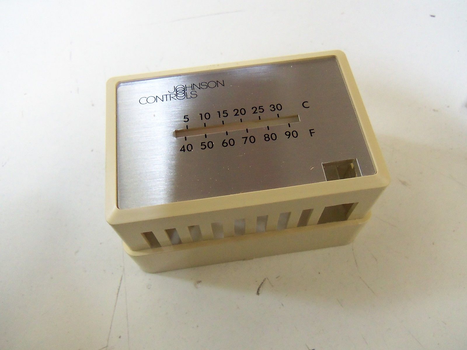 JOHNSON CONTROLS T-4000-2142 THERMOMETER COVER *NEW IN BOX*