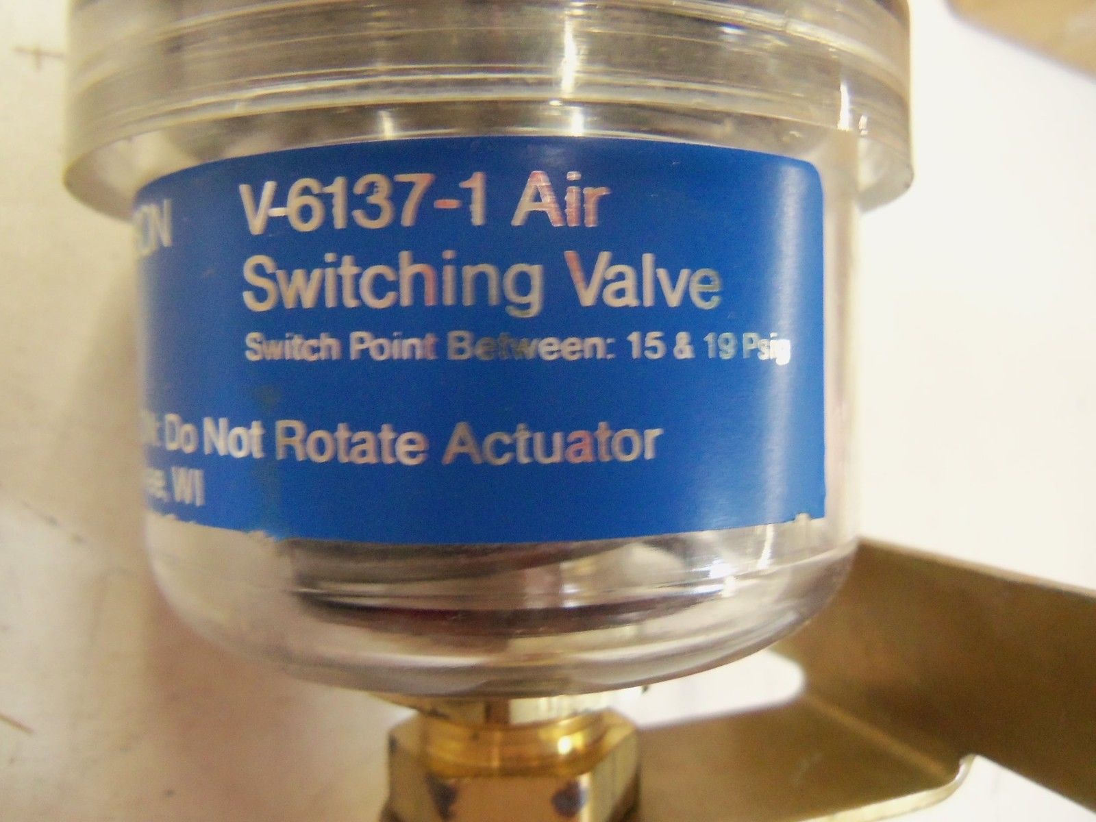JOHNSON CONTROLS V-6137-1 *USED*