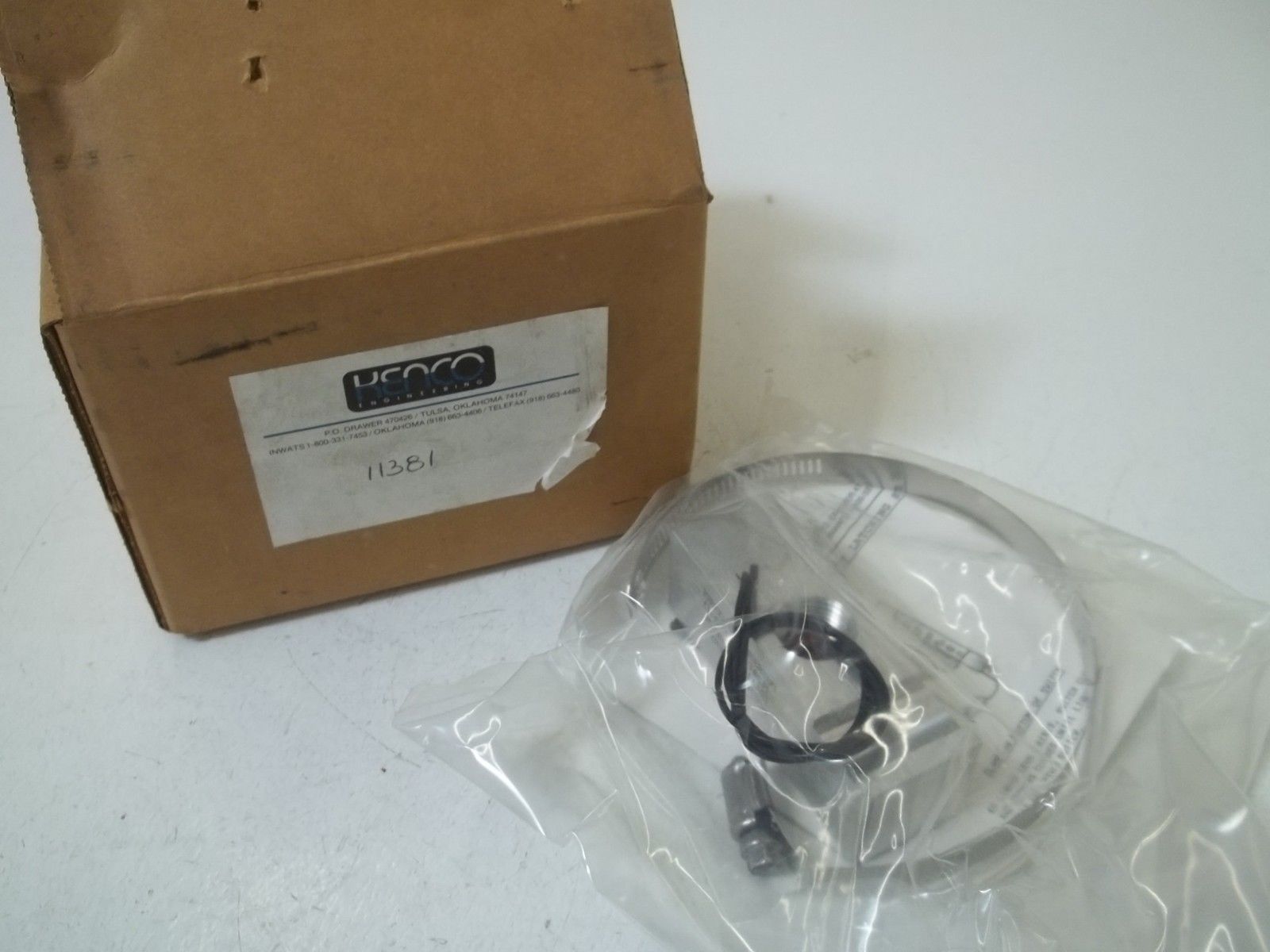 KENCO ENGINEERING 11381 LATCHING SWITCH *NEW IN BOX*