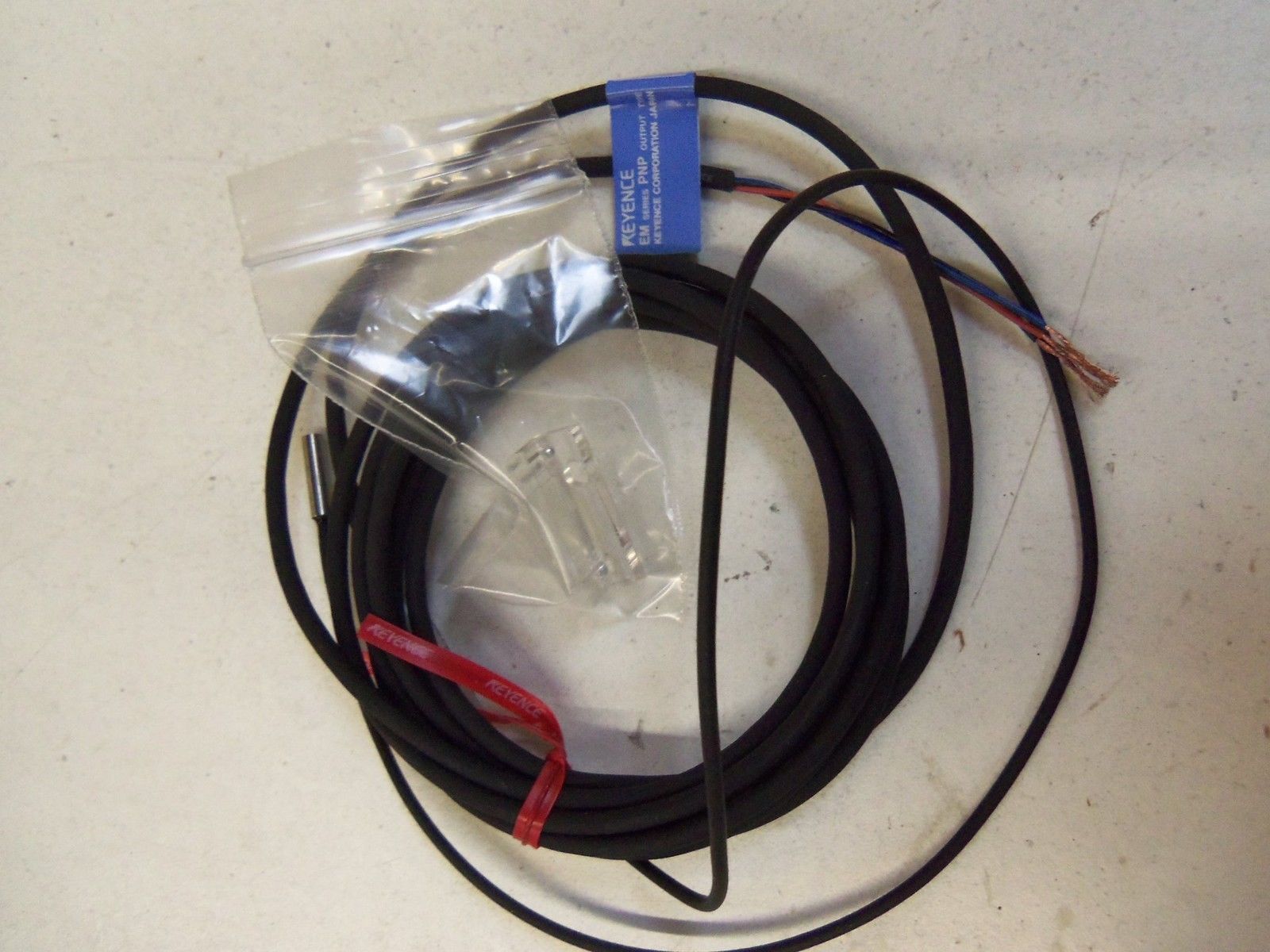 KEYENCE EM-038P PROXIMITY SWTCH *NEW IN BOX*
