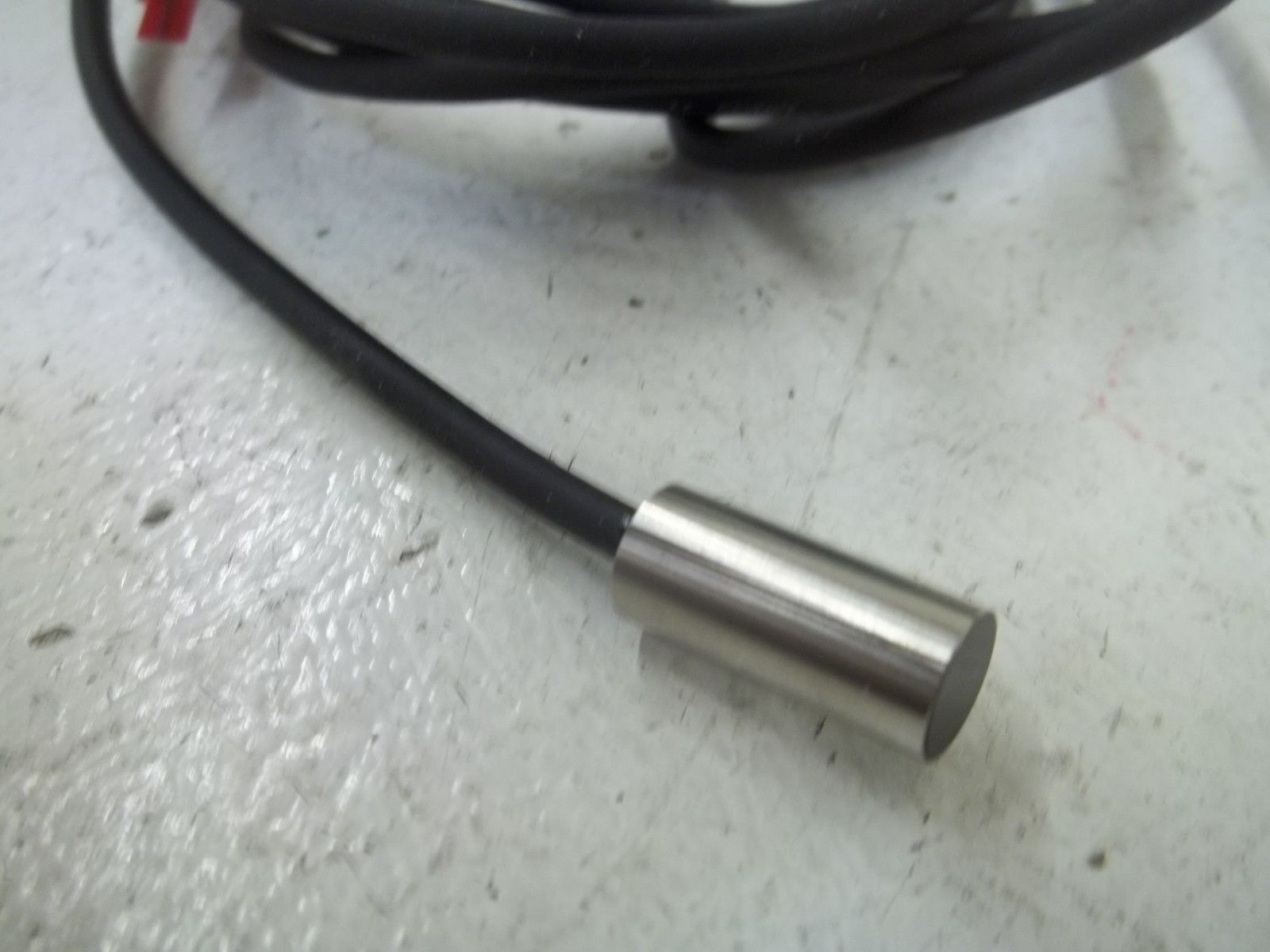 KEYENCE EM-080 PROXIMITY SENSOR W/IN-CABLE AMPLIFIER NSMP