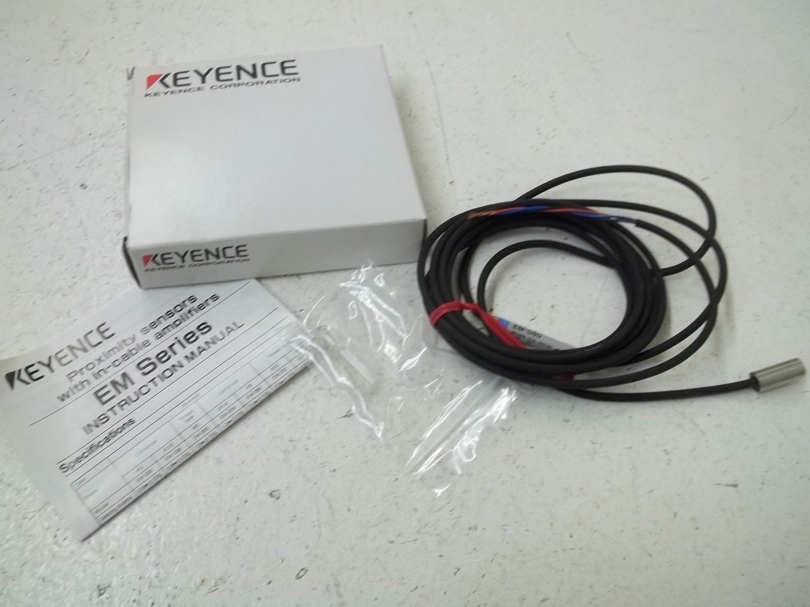 KEYENCE EM-080 PROXIMITY SENSOR W/IN-CABLE AMPLIFIER NSMP