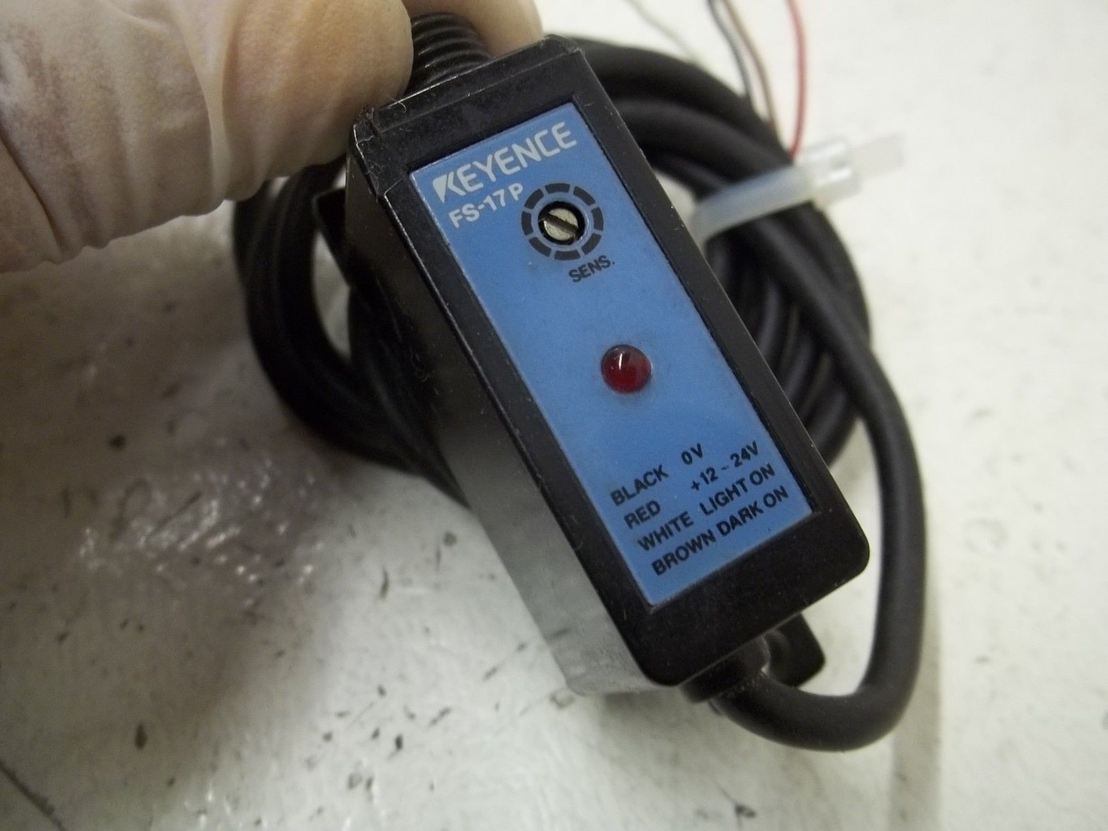 KEYENCE FS-17P PHOTOELECTRIC SENSOR UNMP