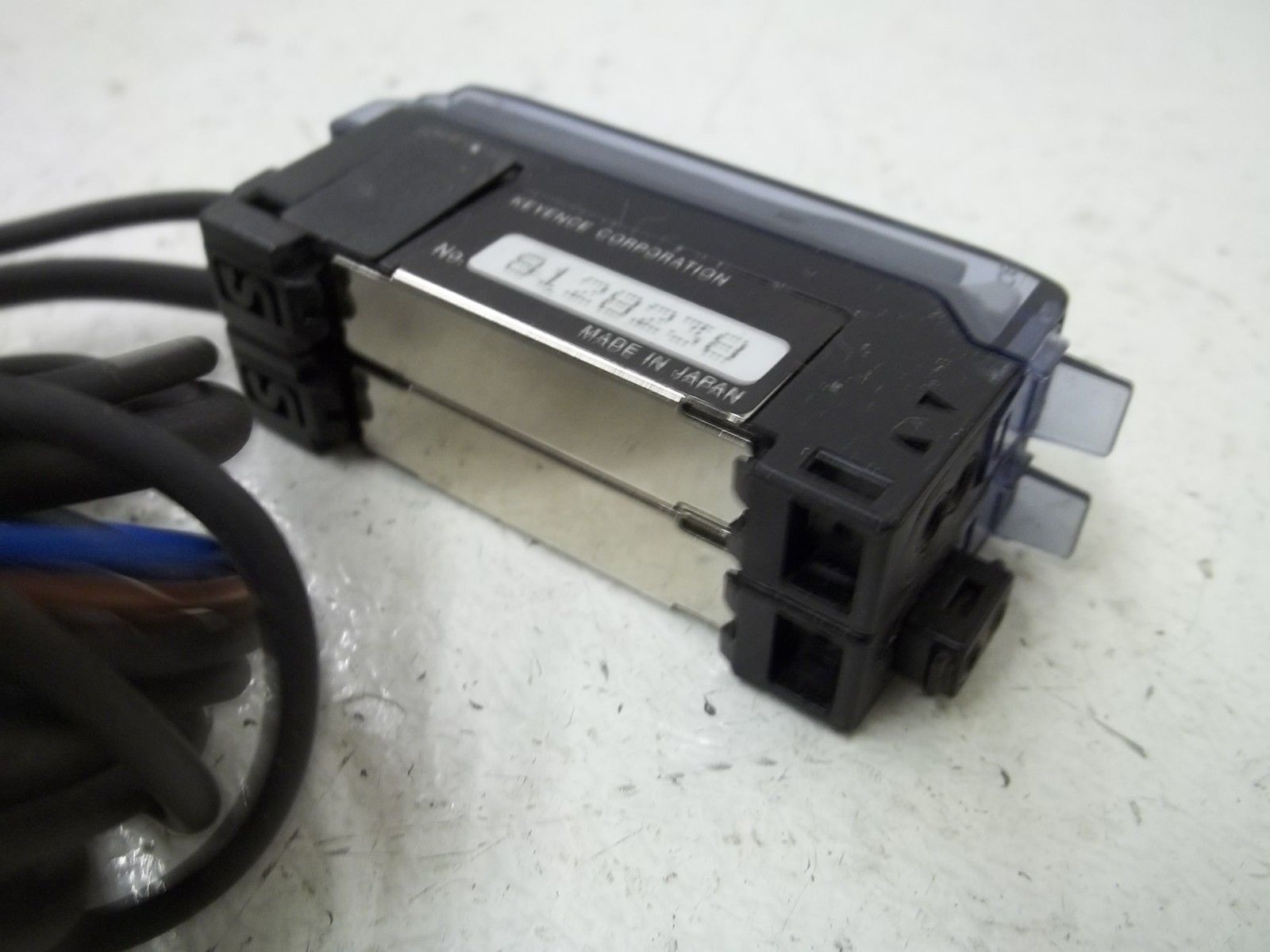 KEYENCE FS-T1 W/ FS-T2 FIBER OPTIC SENSOR AMPLIFIER UNMP