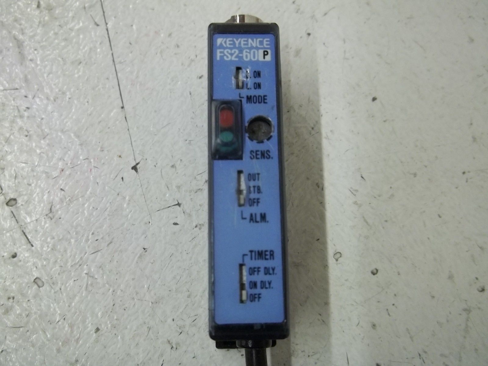 KEYENCE FS2-60P FIBER OPTIC SENSOR AMPLIFIER UNMP