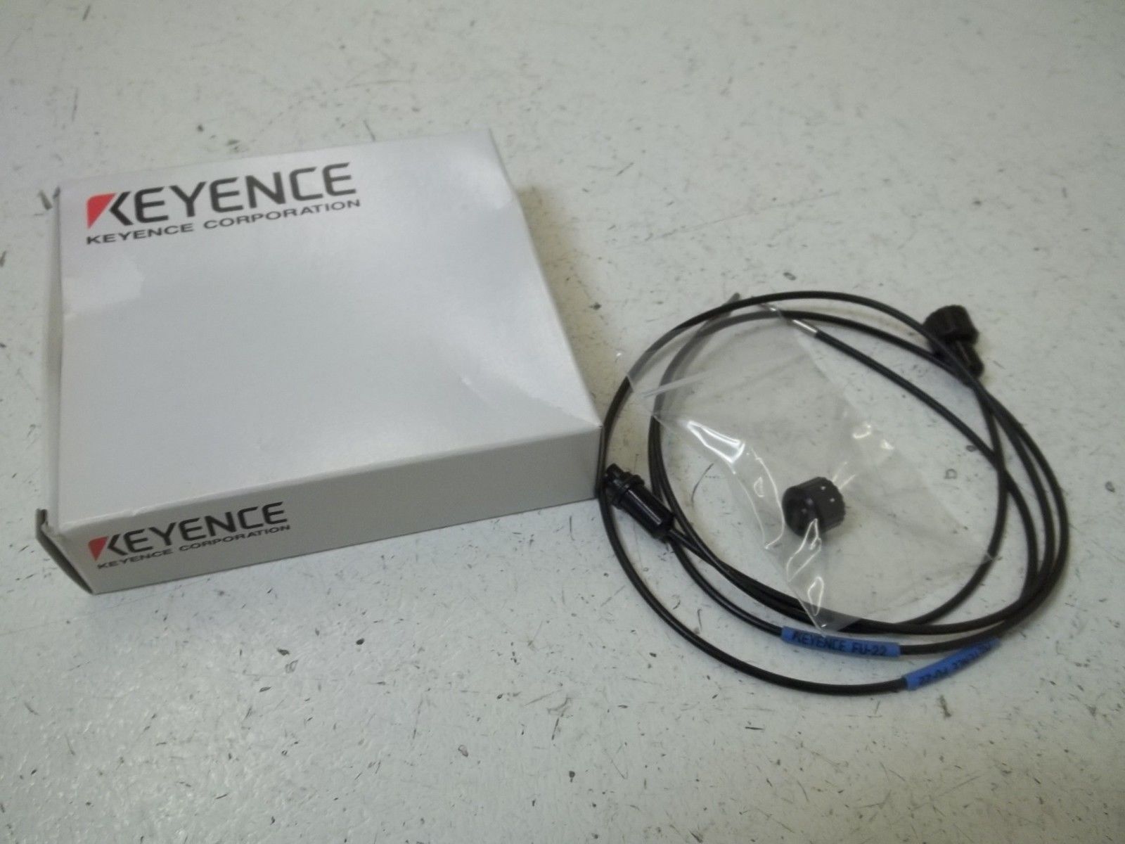 KEYENCE FU-22 FIBER OPTIC SENSOR (AS PICTURED) NSMP