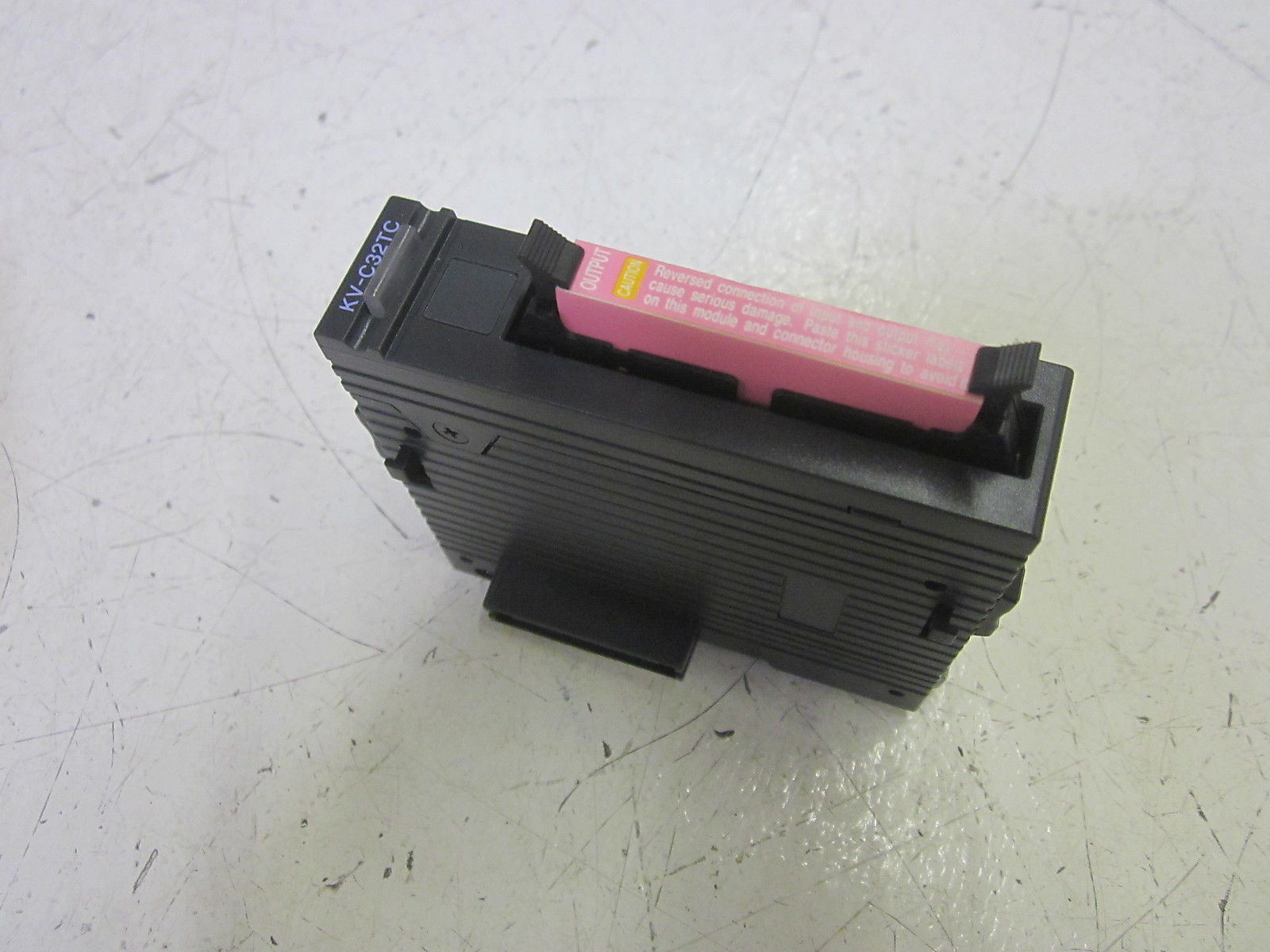 KEYENCE KV-C32TC OUTPUT MODULE 30VDC NSMP